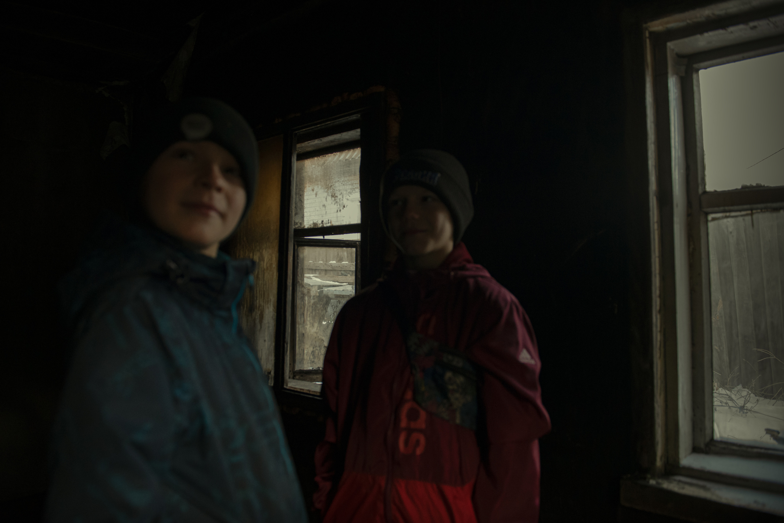 Пожар оставил без дома семью с 9 детьми. Репортажный фотограф Анна Диденко