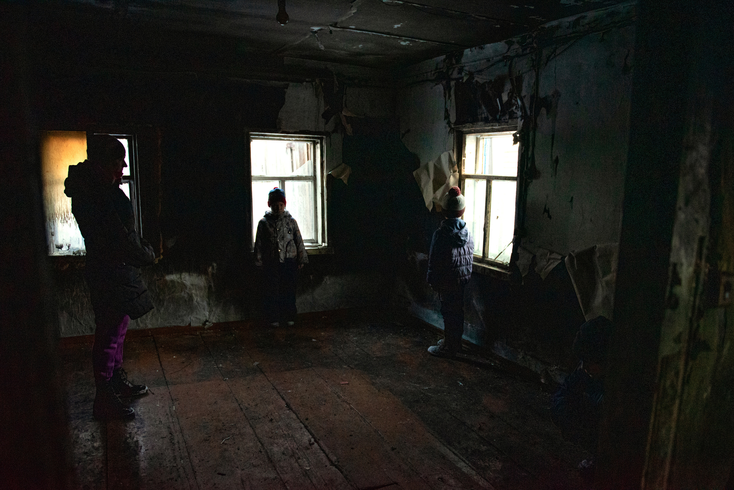 Пожар оставил без дома семью с 9 детьми. Репортажный фотограф Анна Диденко