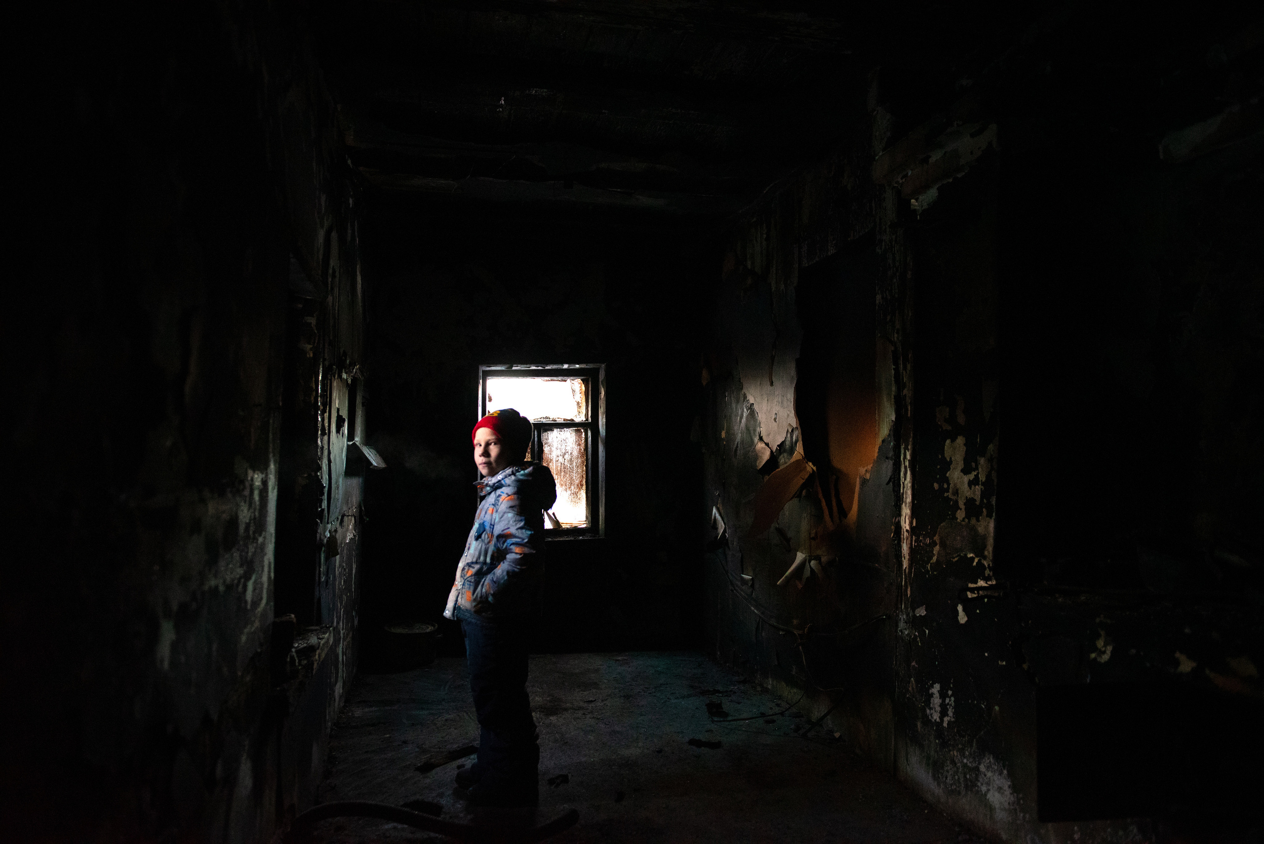 Пожар оставил без дома семью с 9 детьми. Репортажный фотограф Анна Диденко