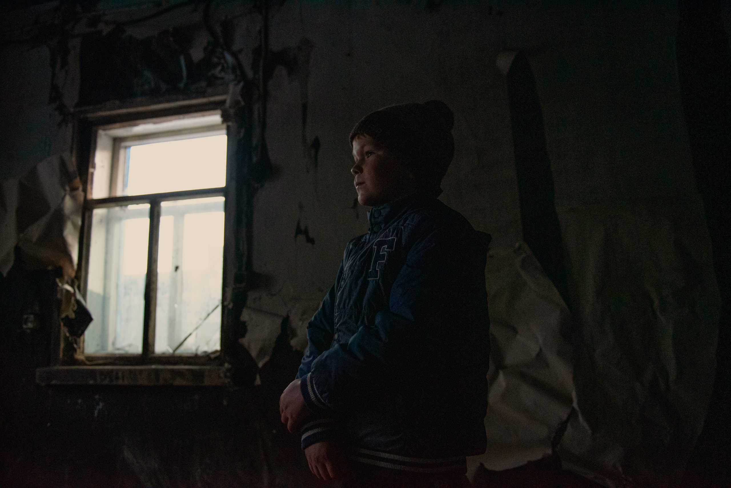 Пожар оставил без дома семью с 9 детьми. Репортажный фотограф Анна Диденко