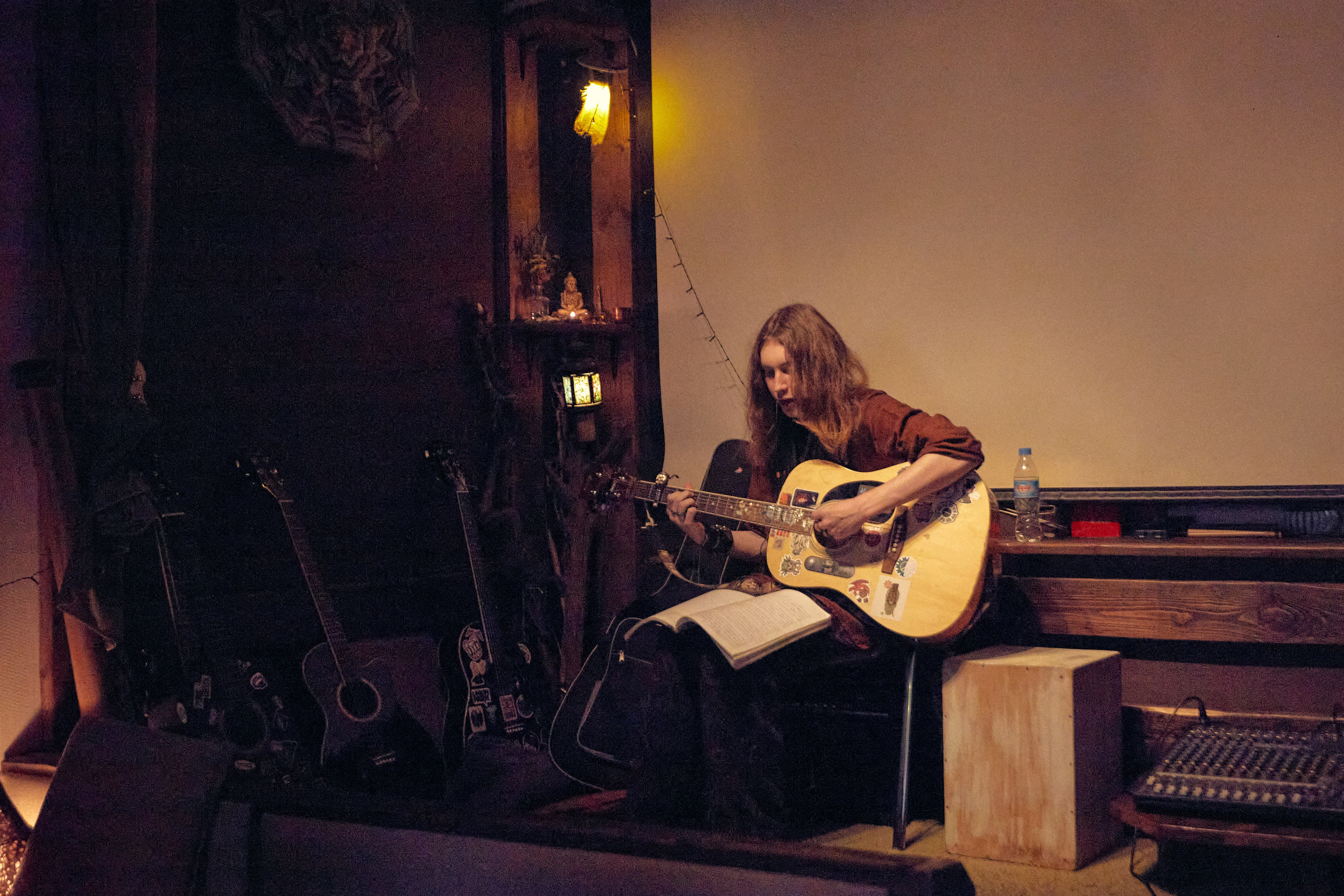 Квартирник в Чайной Шаманике. Фотограф Юлия Маринина