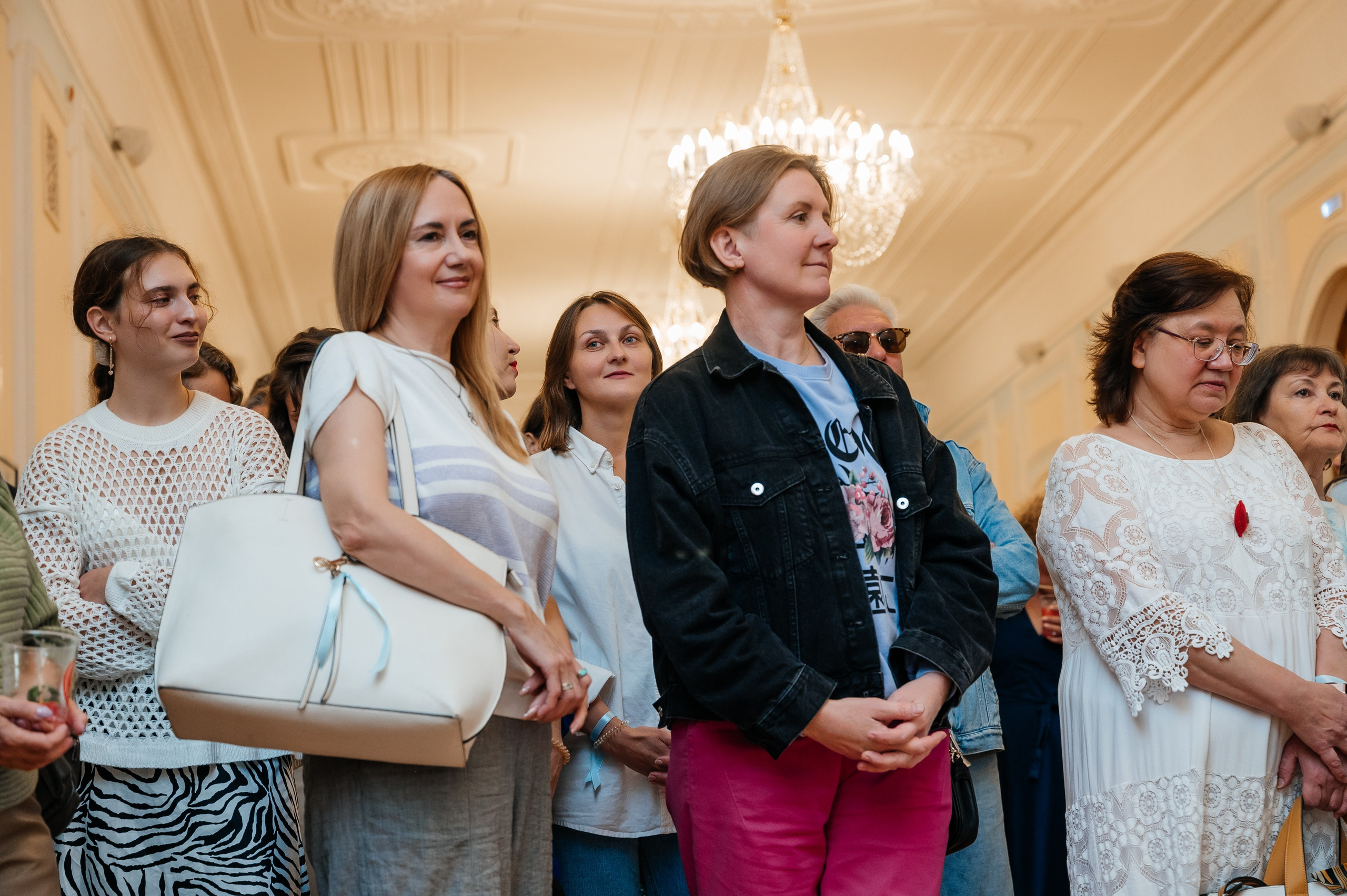 Открытие выставки Кати Васильевой в Молодежном театре. Wedding and family photographer USA