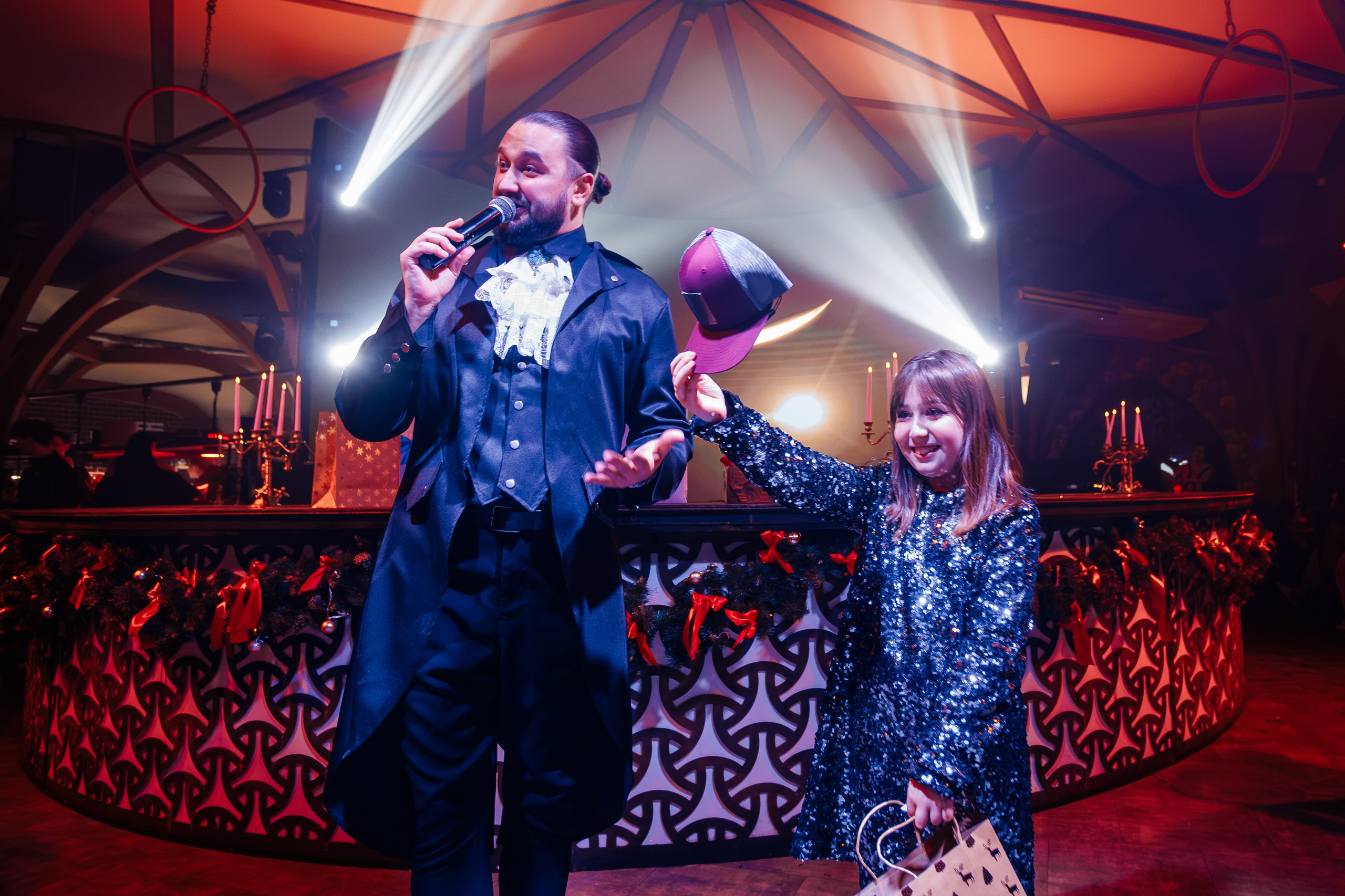 Новогодняя шоу-программа «MAGIC TIME» в PTIZZA BAR_Ялта_31.12.2025. Аминов Руслан | Фотограф