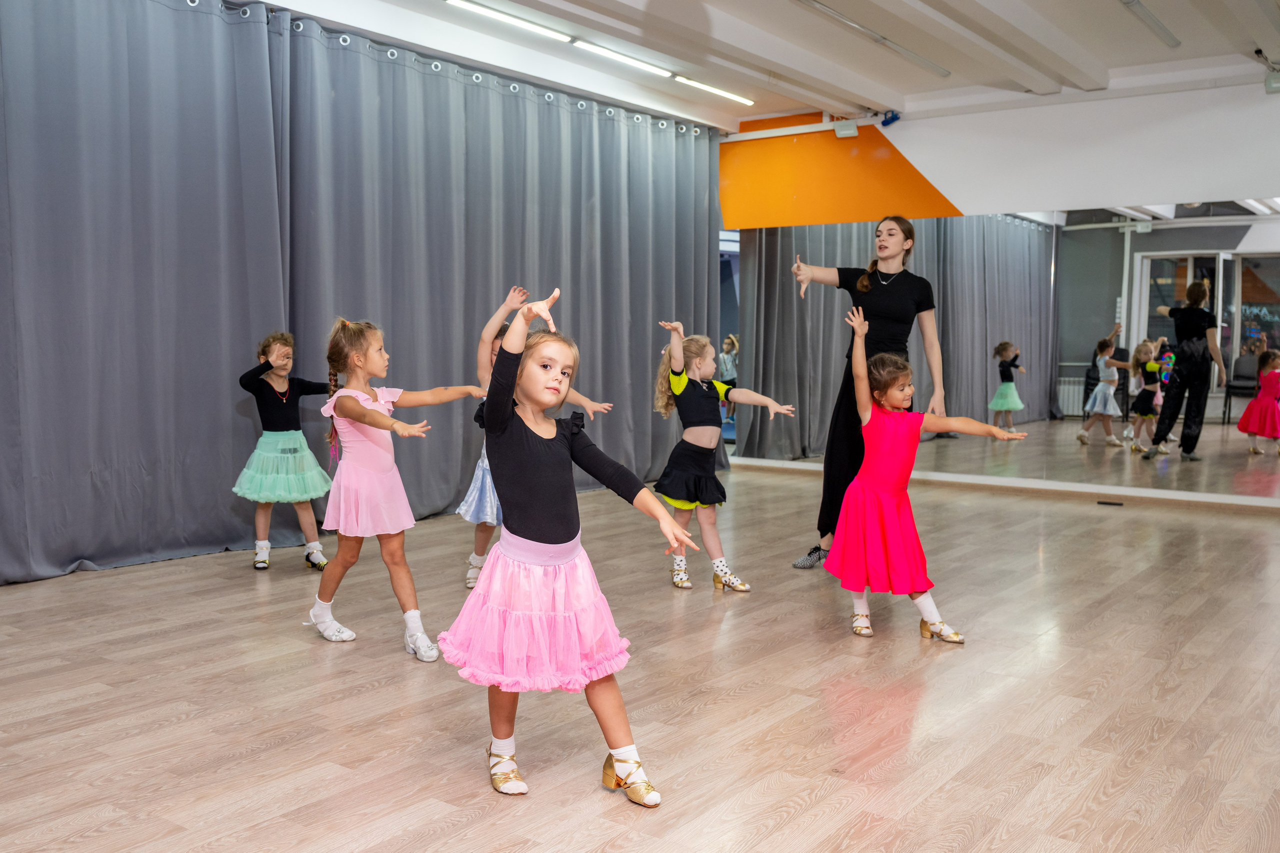 Группа 3-6 лет первый и второй год обучения. КонТакт — спортивные бальные танцы в Москве