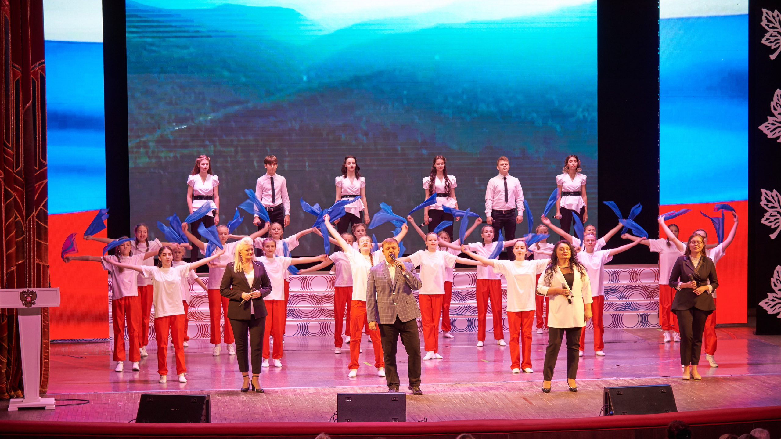 День учителя 2022. [fXph] Фотограф Масликов Илья. Съёмка мероприятий в Ленинске-Кузнецком