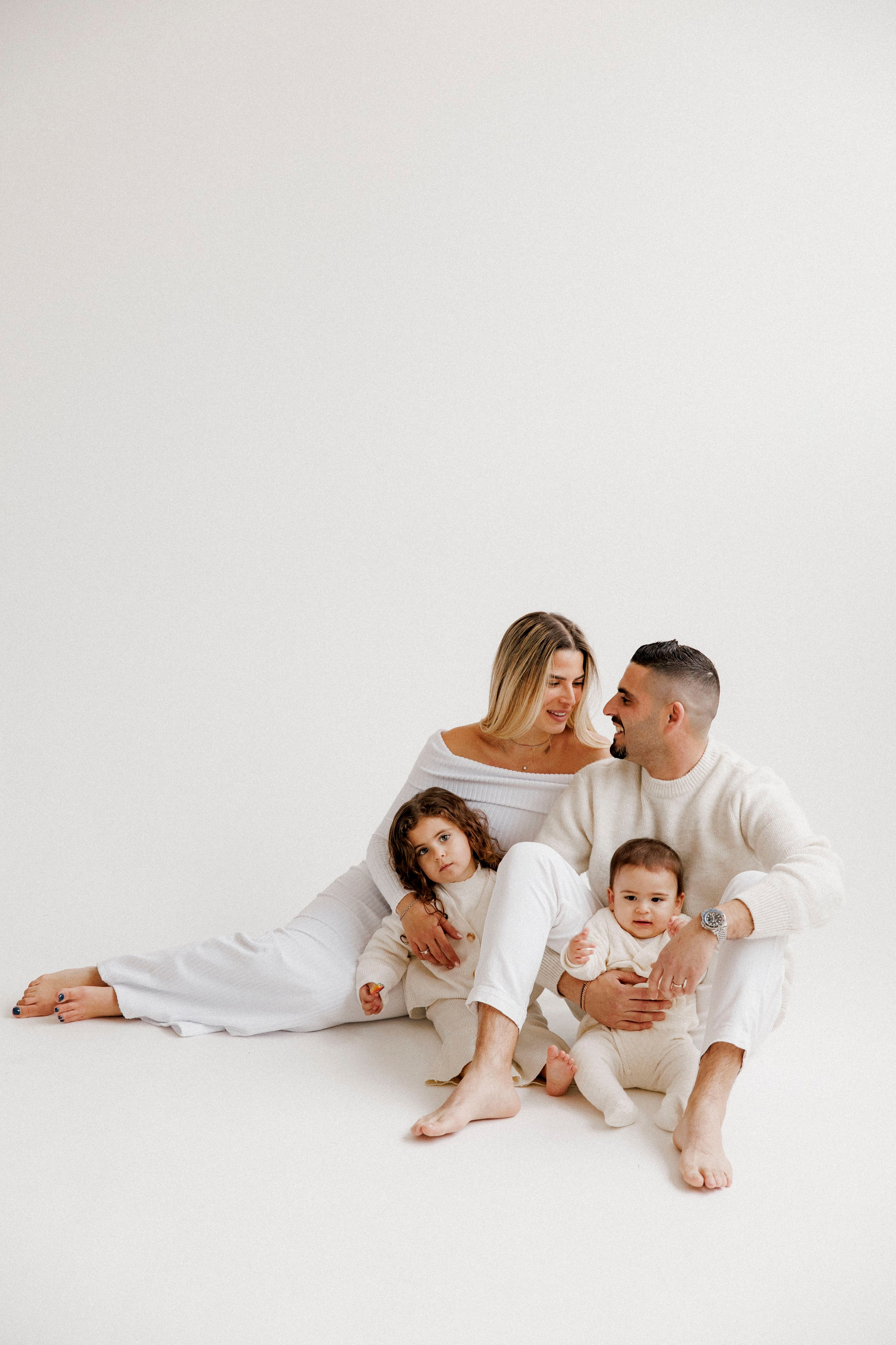 Family photoshoot in White Studio. Wedding and family photographer