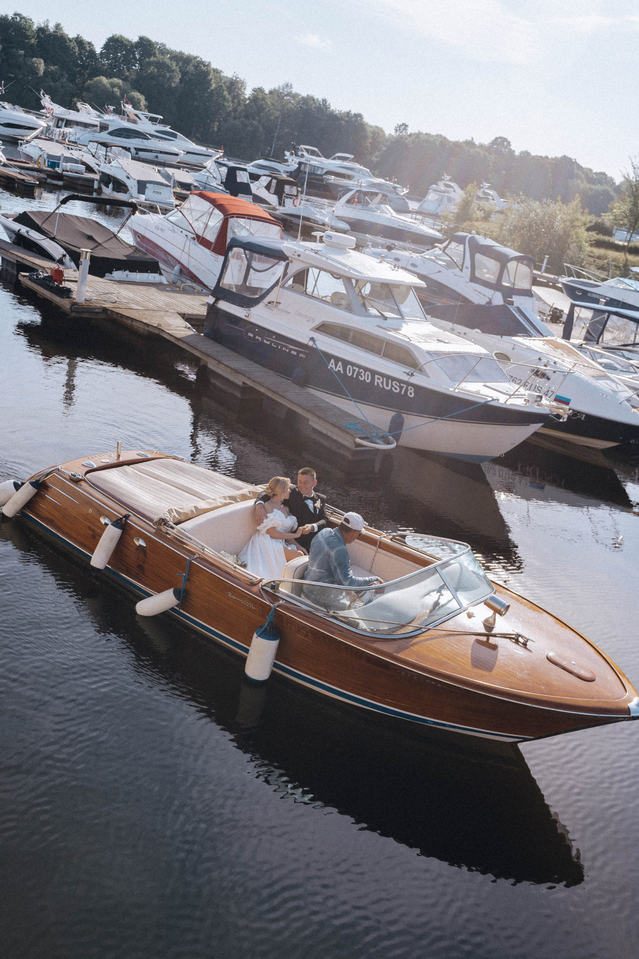 СВАДЕНБНАЯ СЬЕМКА НА КАТЕРЕ ПО КАНАЛАМ САНКТ-ПЕТЕРБУРГА И В АКВАТОРИИ НЕВЫ. Профессиональный фотограф, Санкт-Петербург — Виктория Богомолова