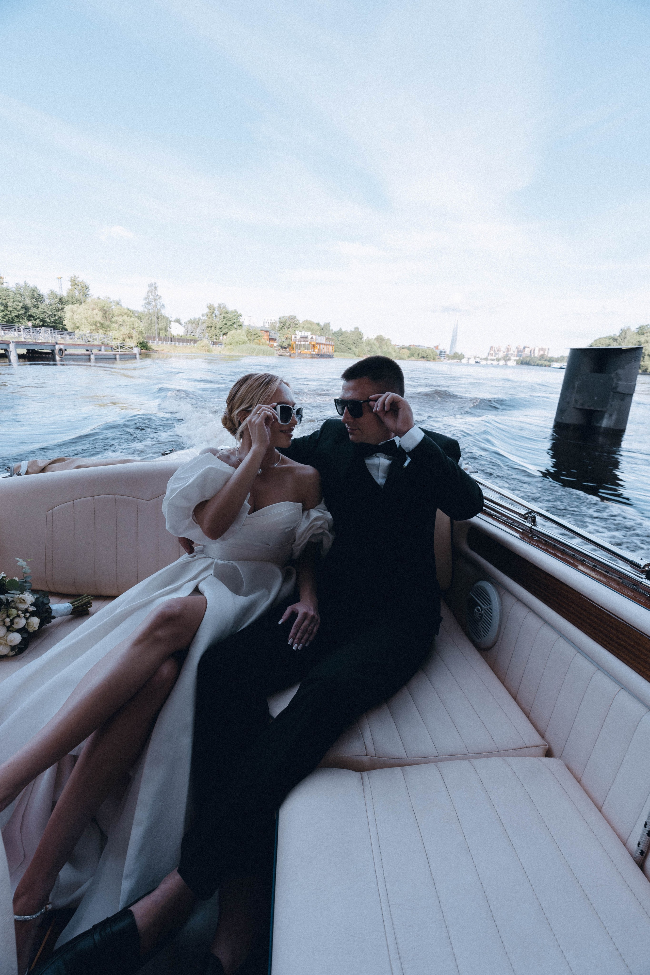 СВАДЕНБНАЯ СЬЕМКА НА КАТЕРЕ ПО КАНАЛАМ САНКТ-ПЕТЕРБУРГА И В АКВАТОРИИ НЕВЫ. Профессиональный фотограф, Санкт-Петербург — Виктория Богомолова