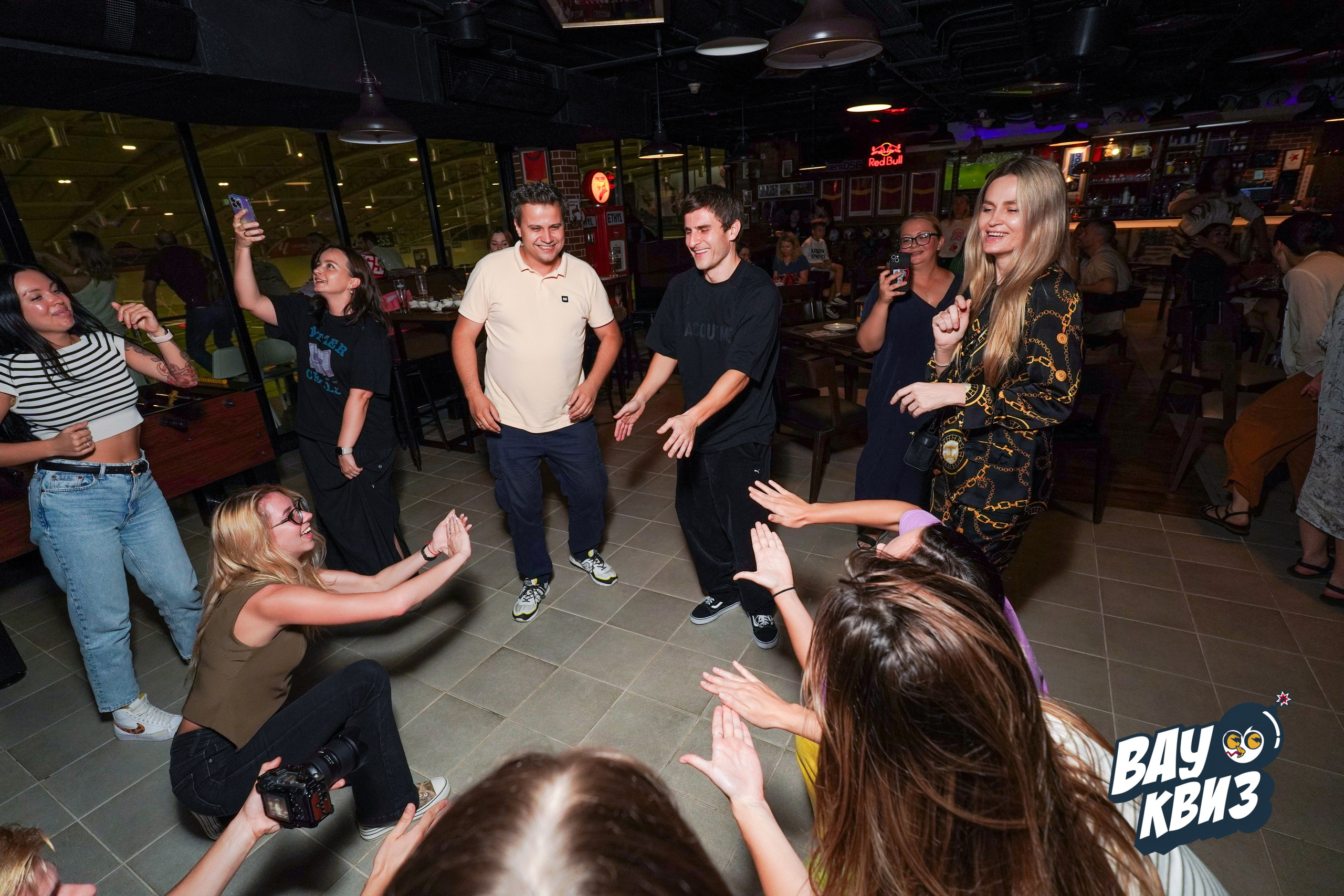 WOW QUIZ DUBAI. Фото | Видео Контент Мишель Ватаманюк