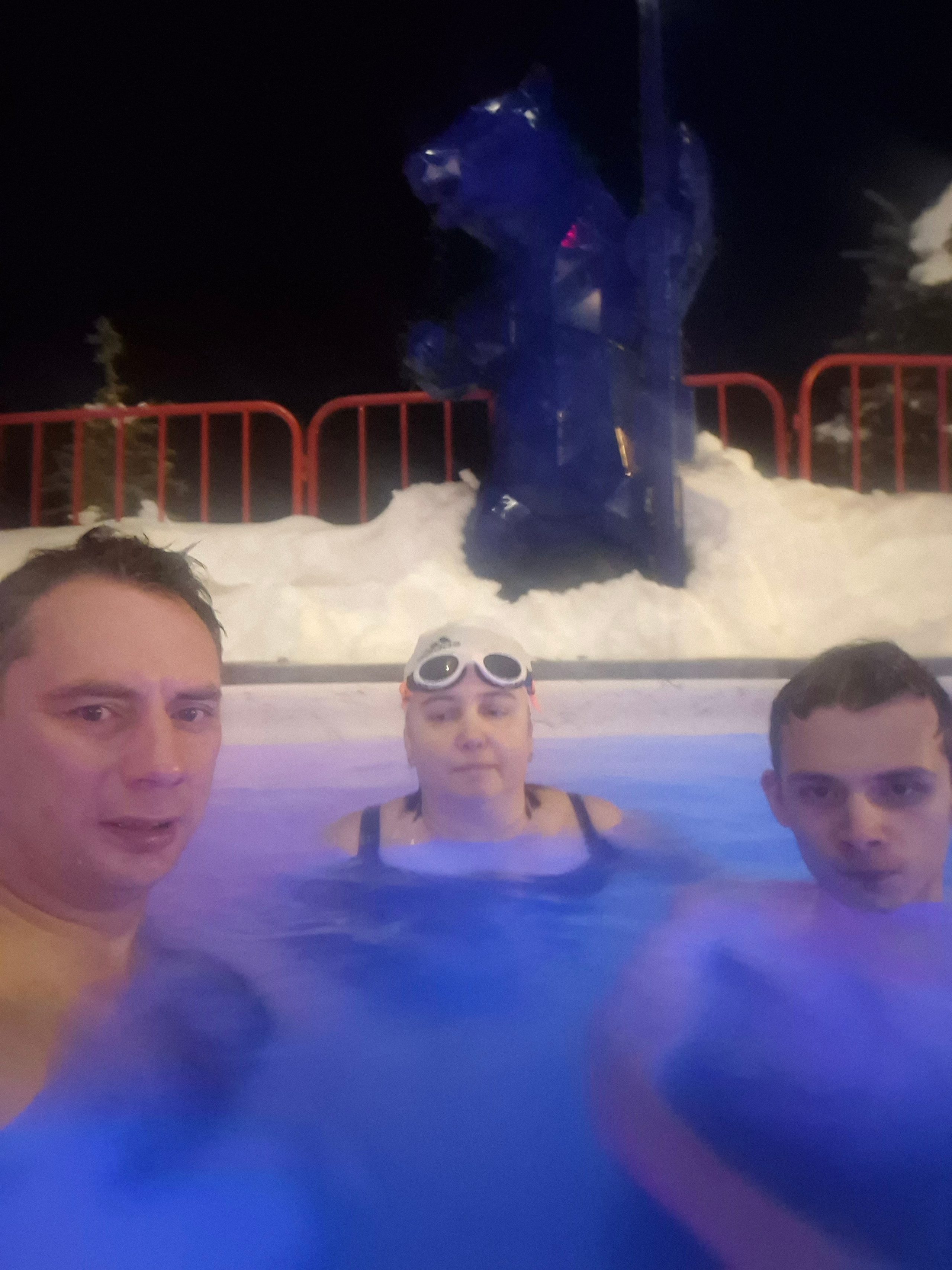 А мы - отмокать в СПА после тяжелой 3-ех дневной дороги. Есть закрытый мини бассейн, открытый, джакузи, сауны