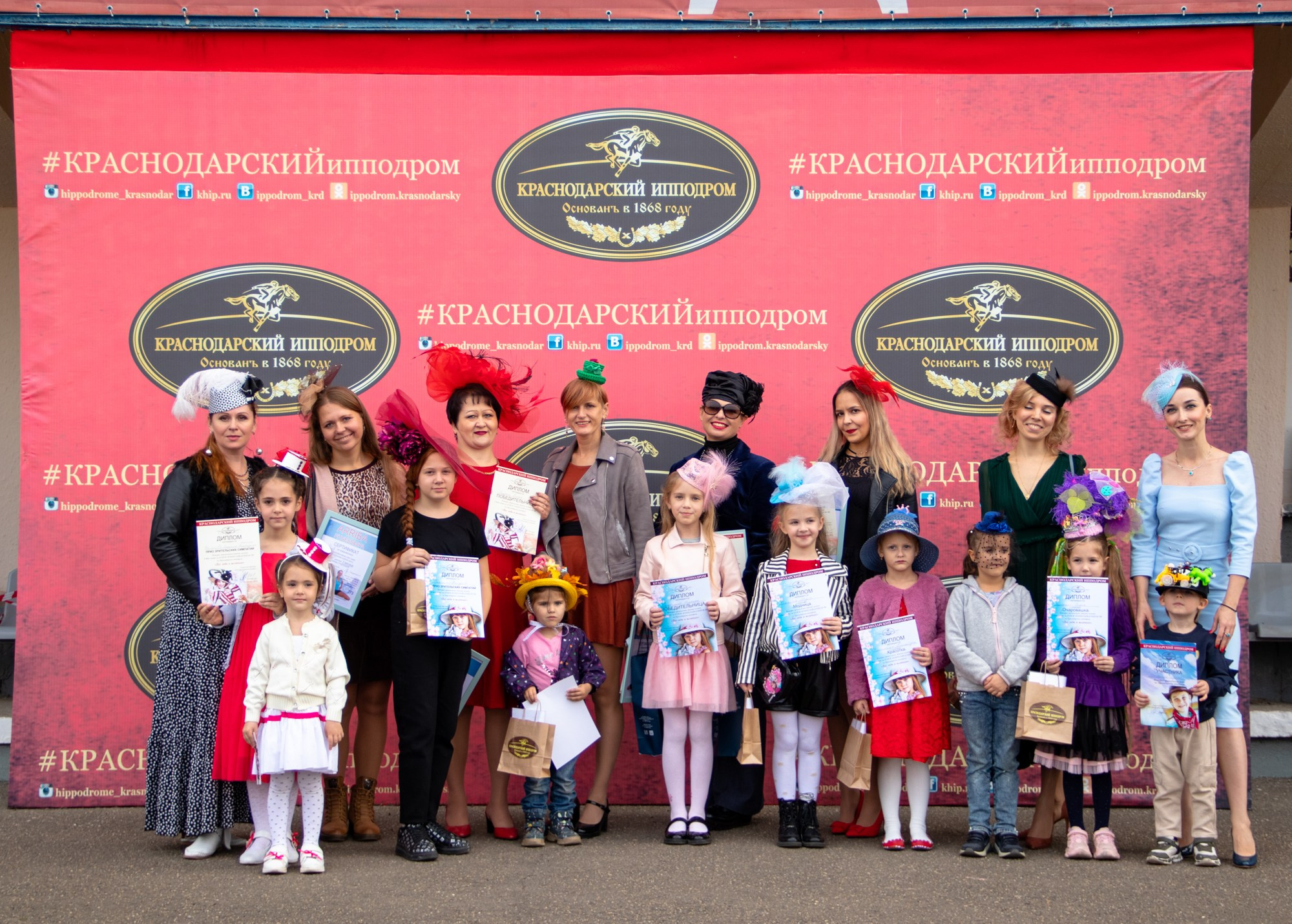 Закрытие скакового сезона на Краснодарском ипподроме. Репортажный, промышленный и маркетплейс-фотограф Дмитрий Чернат