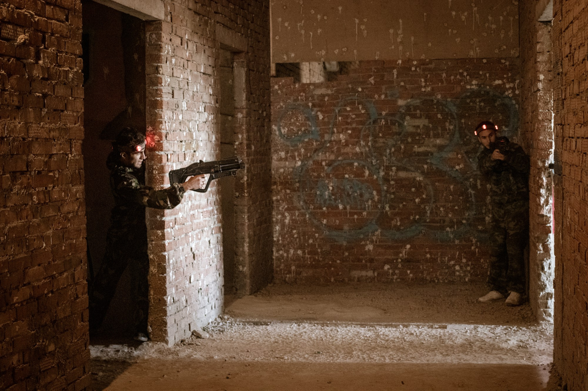 Лазертаг на заводе ЗИП. Репортажный, промышленный и маркетплейс-фотограф Дмитрий Чернат