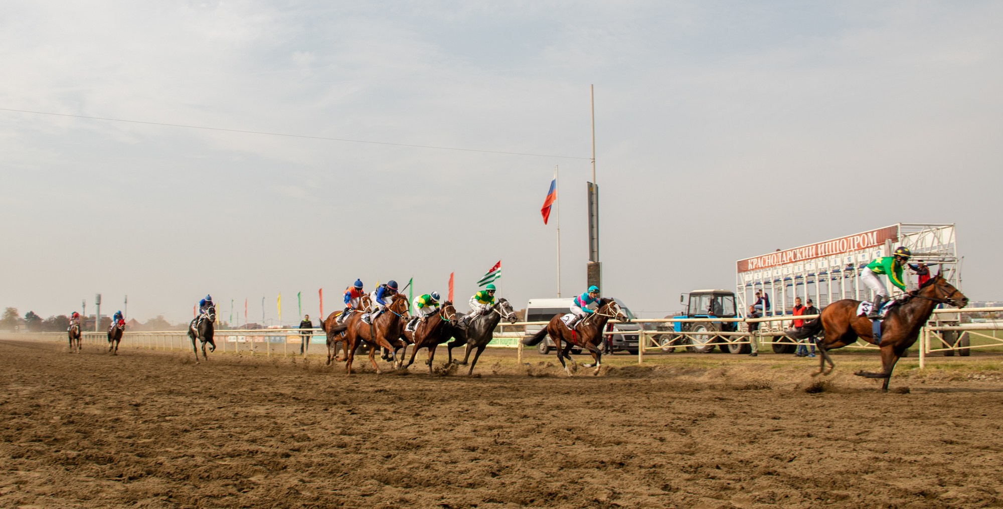 Закрытие скакового сезона на Краснодарском ипподроме. Репортажный, промышленный и маркетплейс-фотограф Дмитрий Чернат