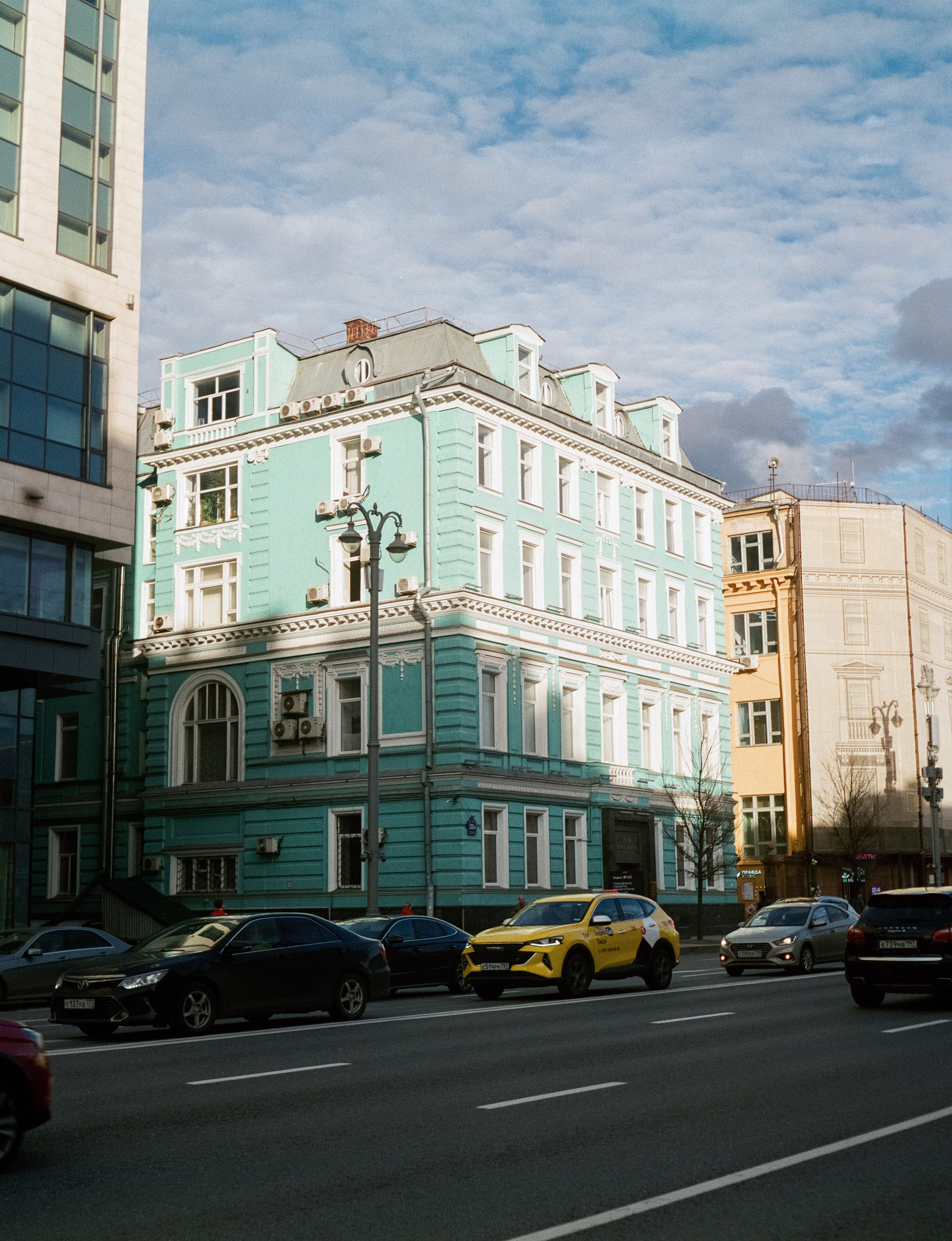 Благовещенский переулок, апрель 2024 года / Konica Pearl II