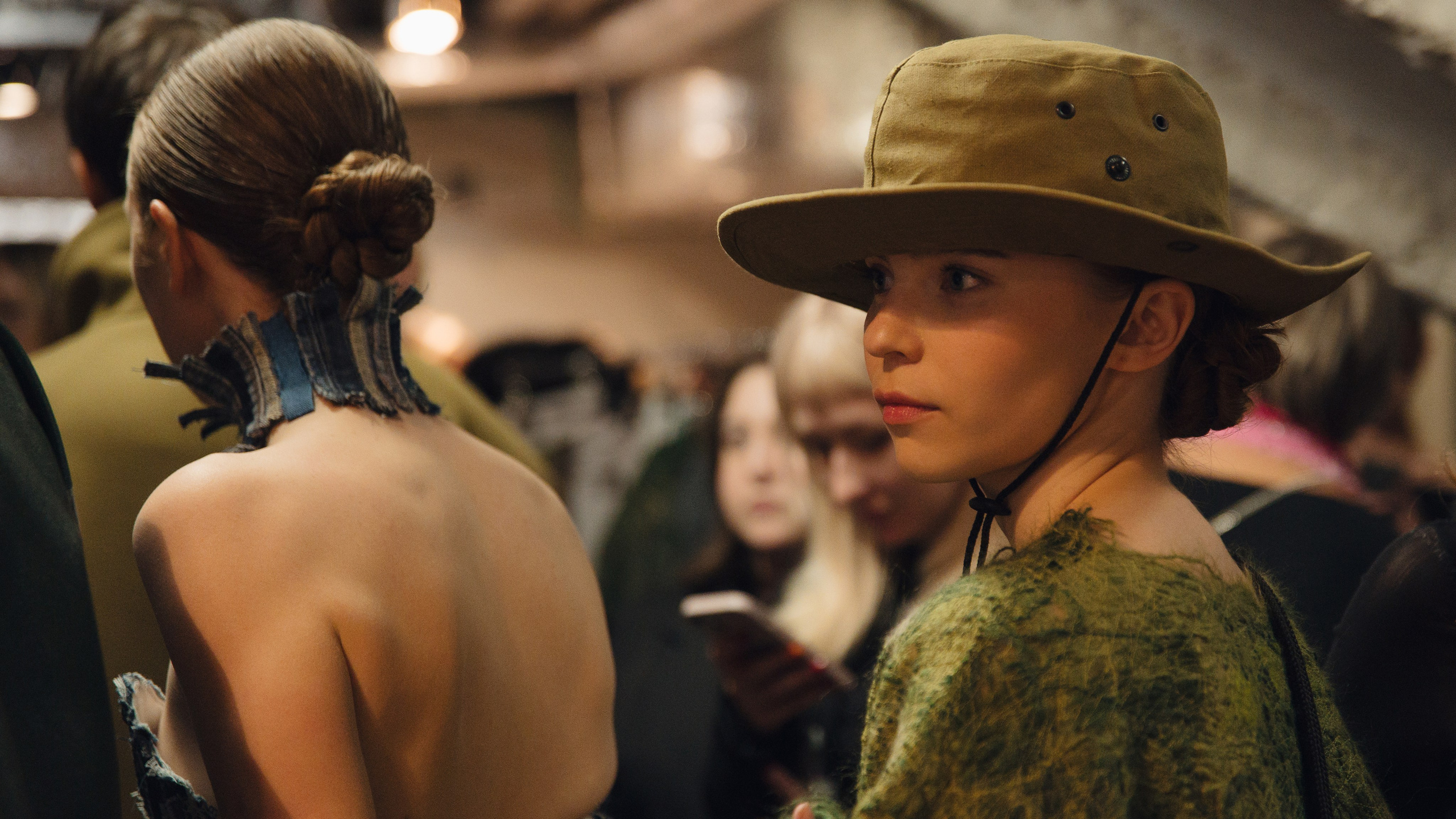 Бекстейдж показа «Новые Имена» собака.ru|ДЛТ. Портретный и репортажный фотограф в Санкт-Петербурге