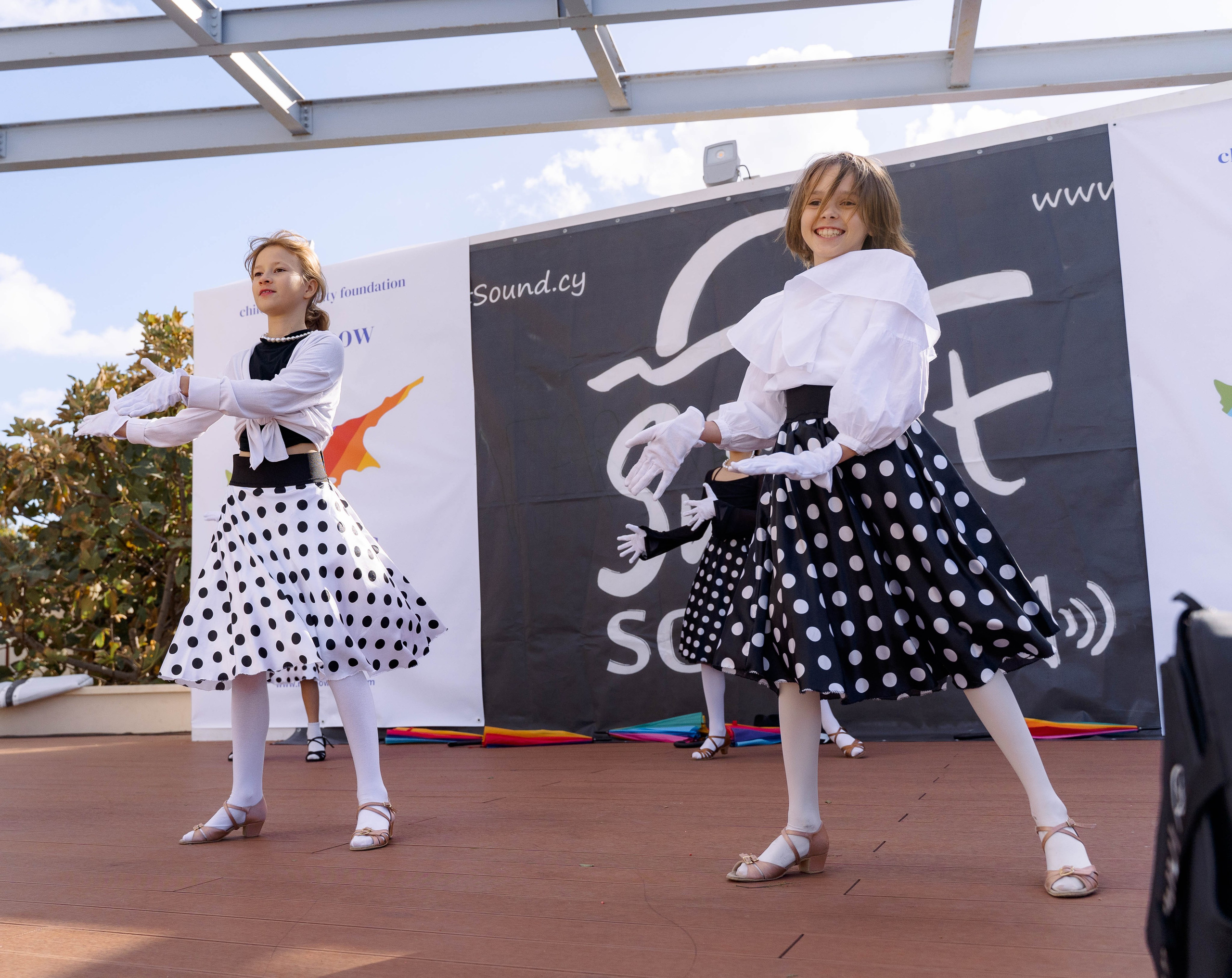 Новогодняя ярмарка от БФ «Радуга на Кипре». Свадебный и семейный фотограф Ирина Чернова