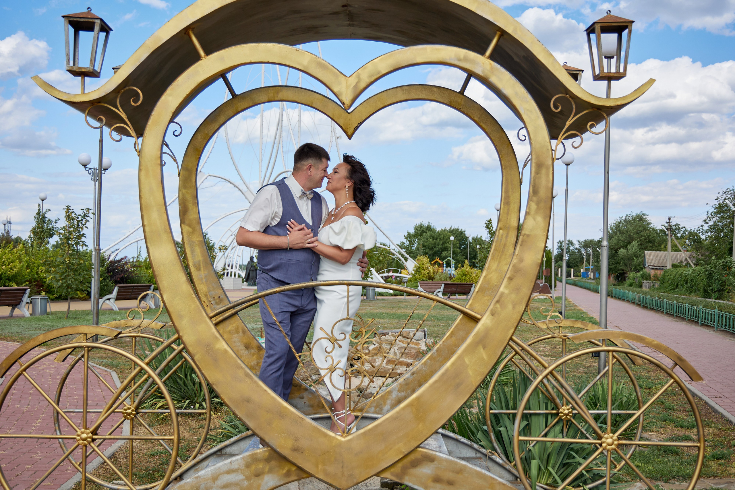 Фотосъемка в ЗАГСе, прогулка молодых, банкет