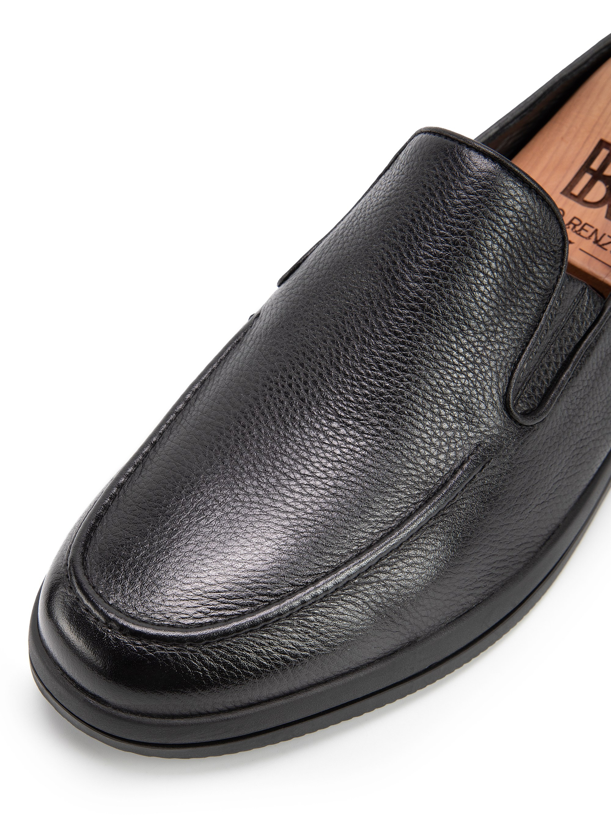 Каталожная фотография обуви. Фотограф в Москве Егор Гончаров