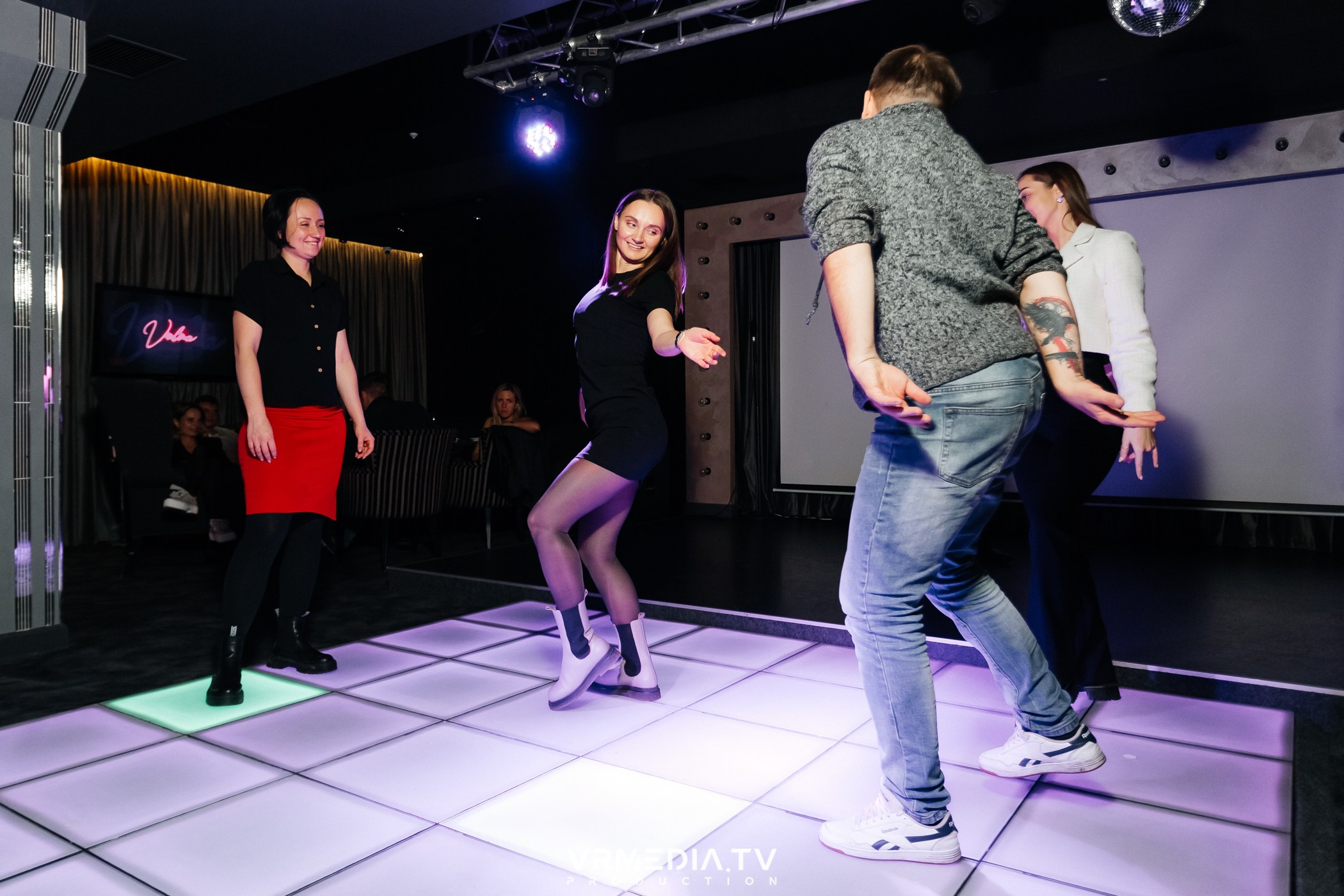 POP-STAR PARTY в караоке-баре «Volna»