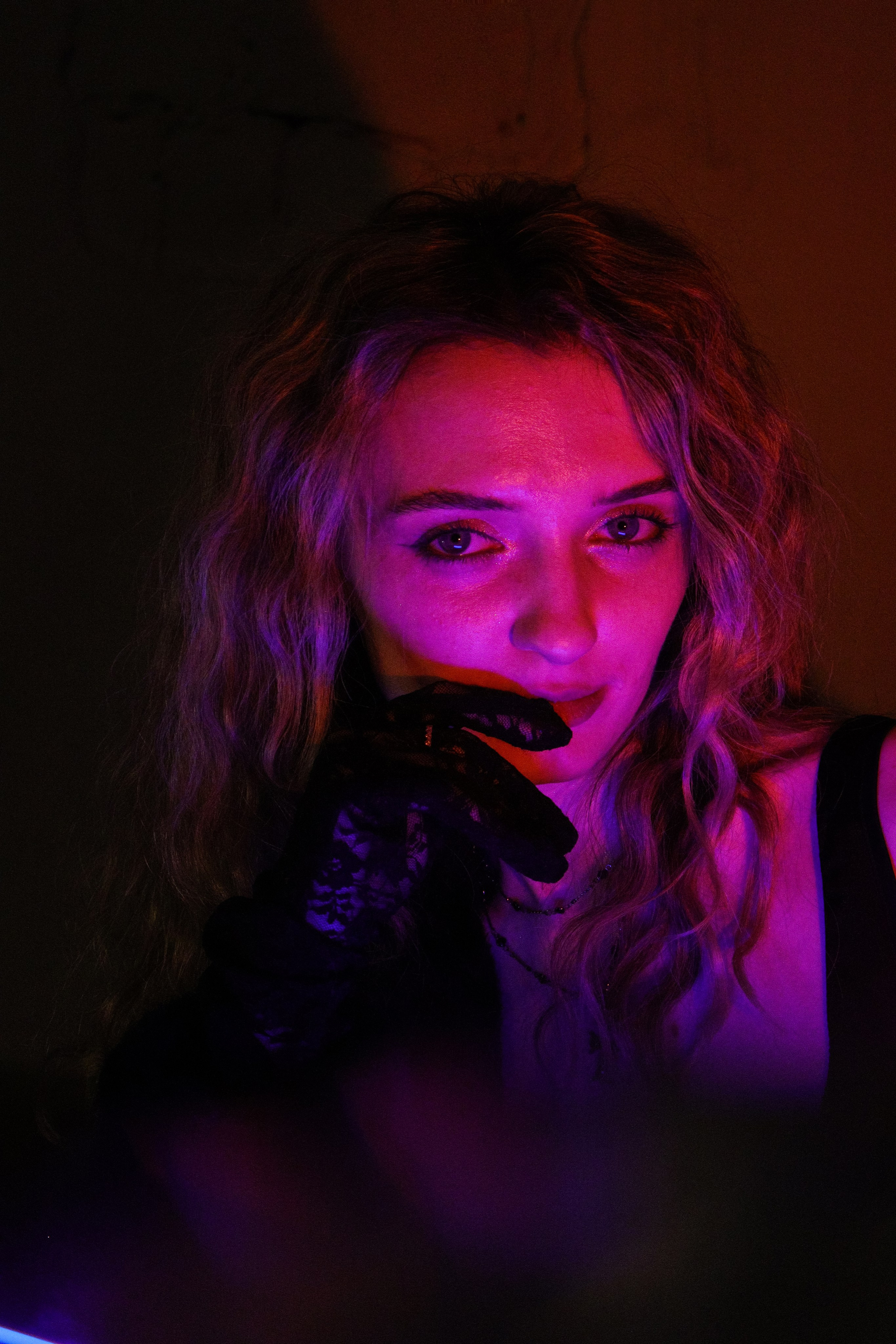 В свете старой лампы. 