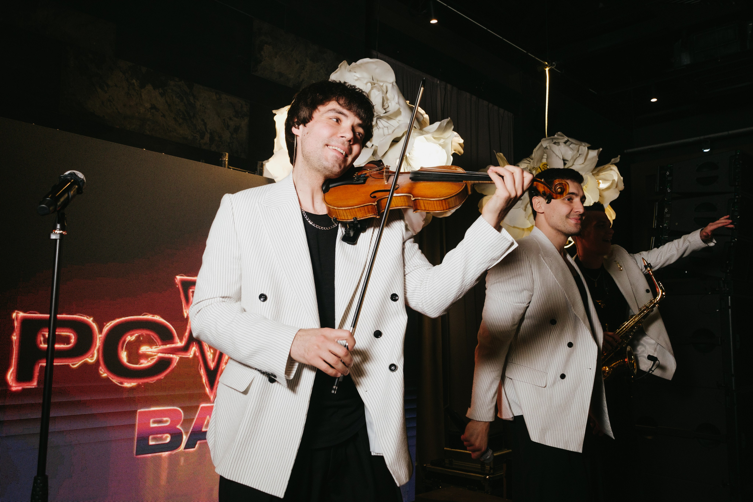 Корпоратив в Сириусу (Адлер) 10 лет компании. Свадебный фотограф Денис Ожигин в Краснодаре и крае. Эмоциональная и стильная съемка вашего дня