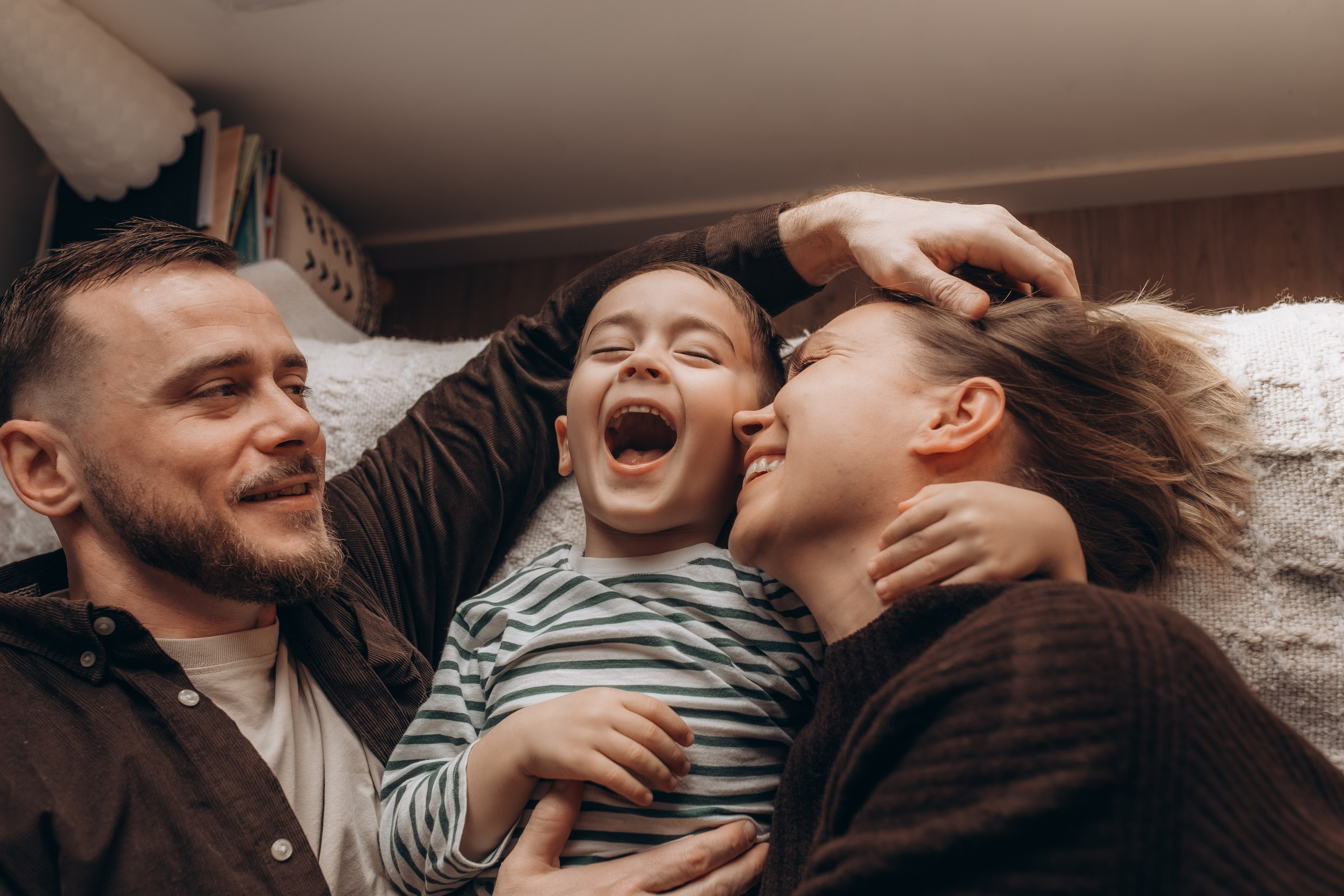 Séance famille à domicile. Photographe des familles et enfants à Nantes et alentours