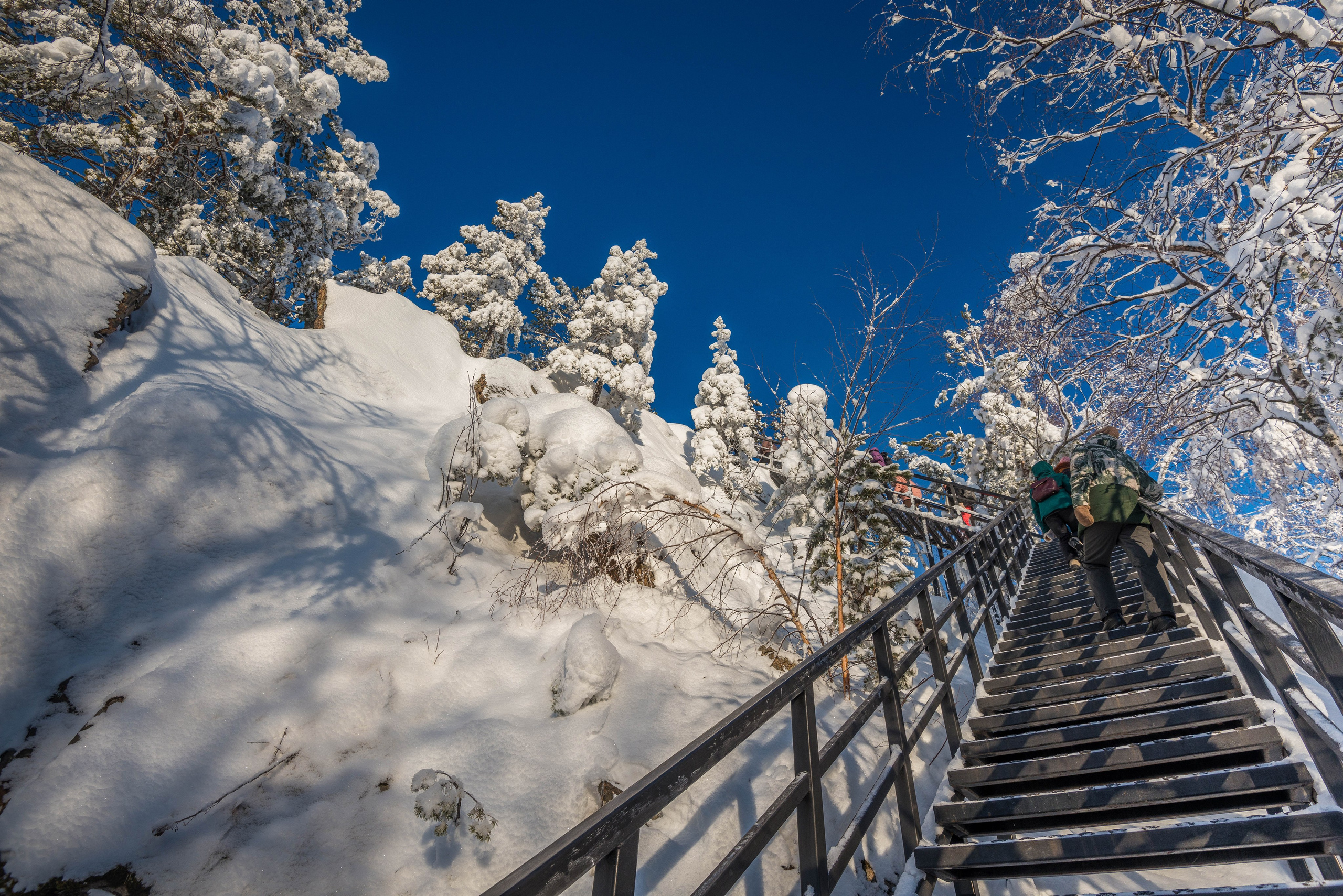 Таганай Семибратка, Парк Бажова, ледяной фонтан 06.01.2024. Свадебный фотограф на Урале Виктор Соколов