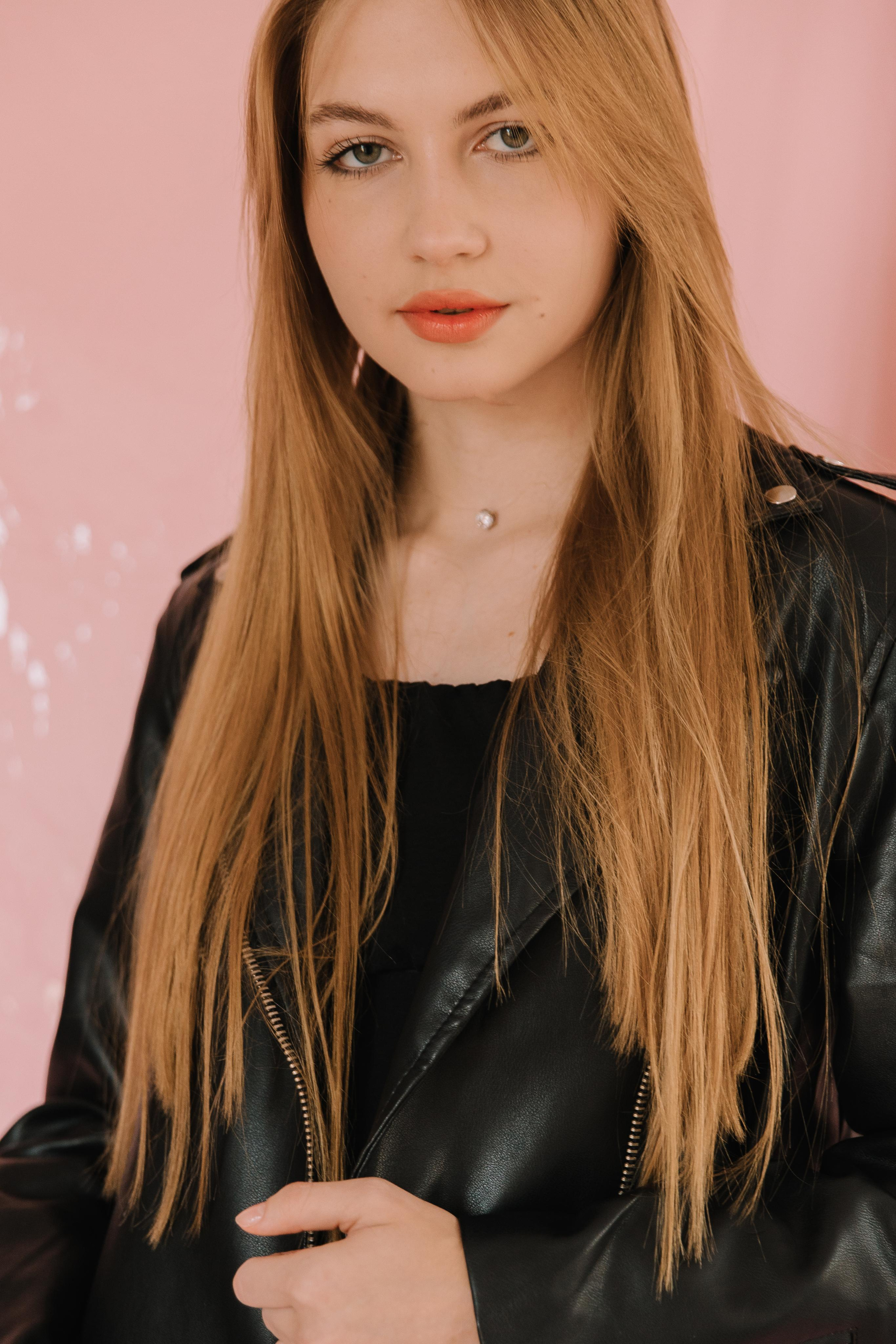 Юля. Главная