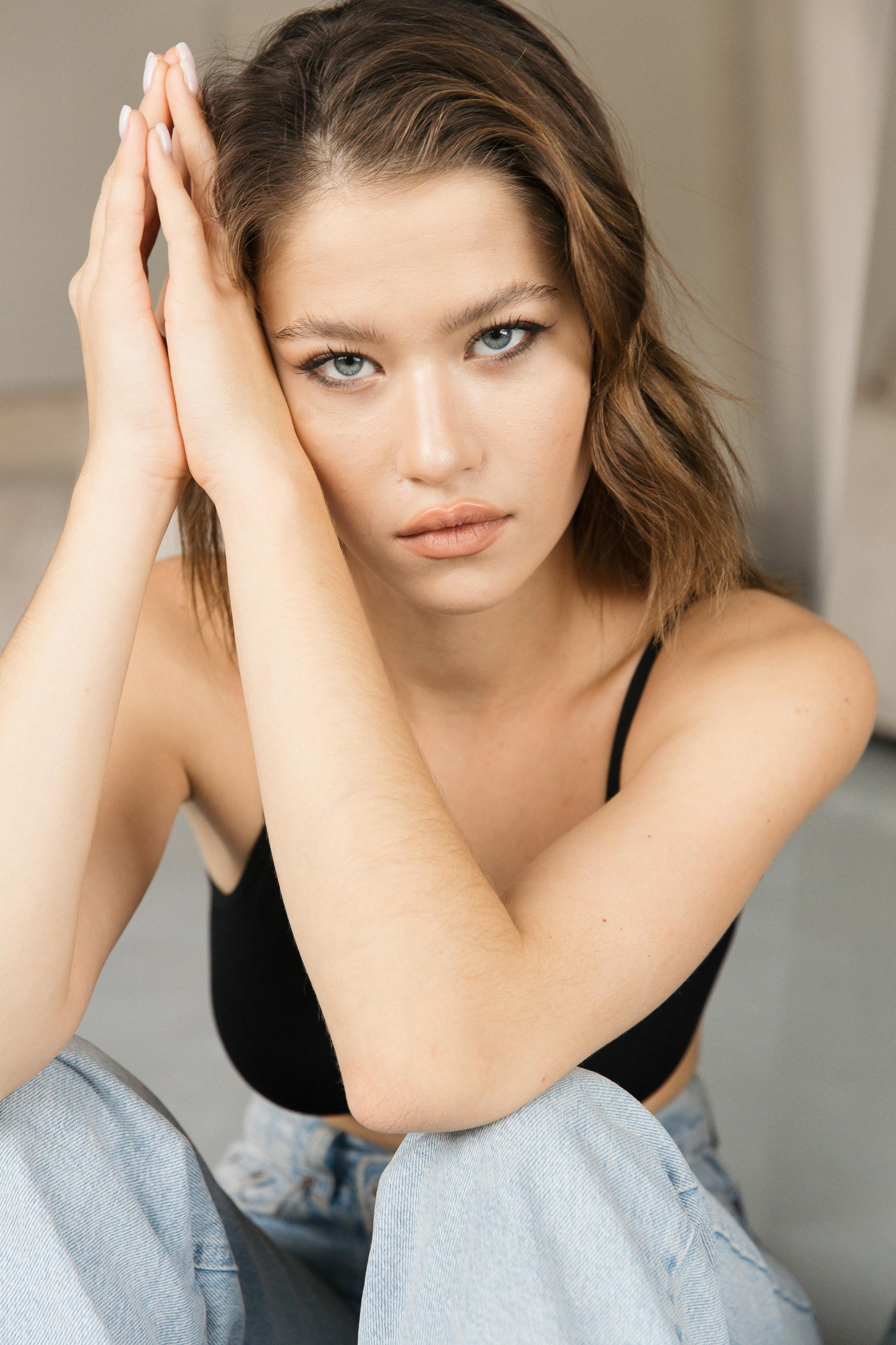 Ди. Главная