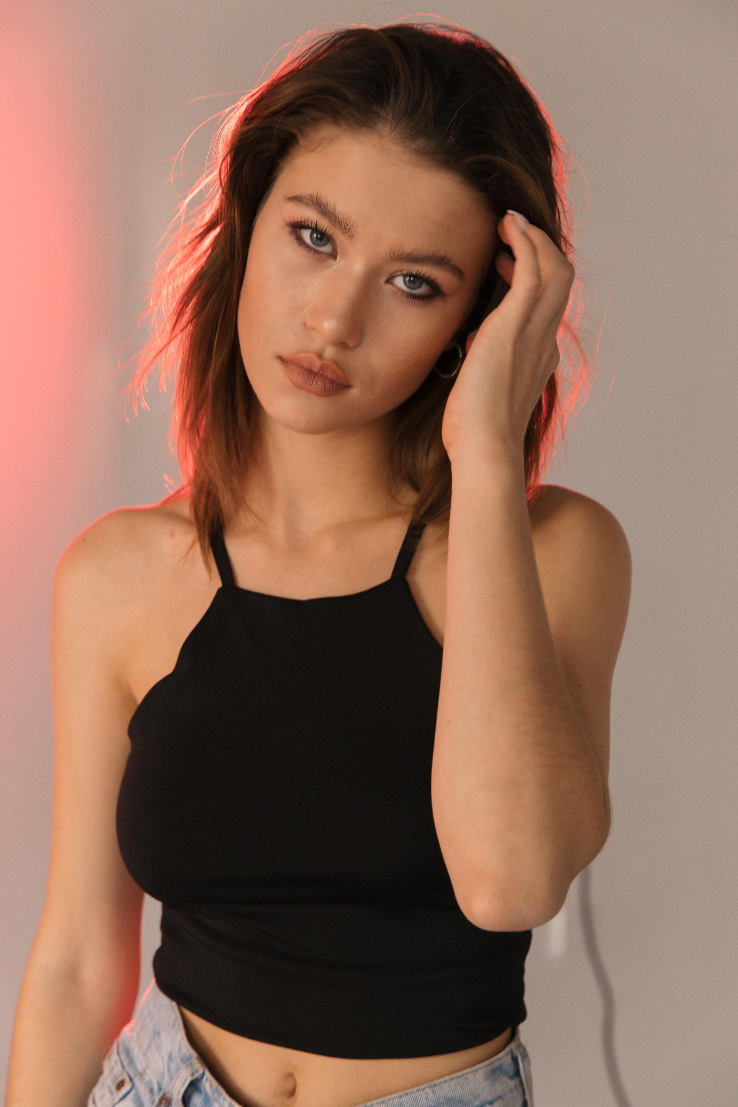 Ди. Главная