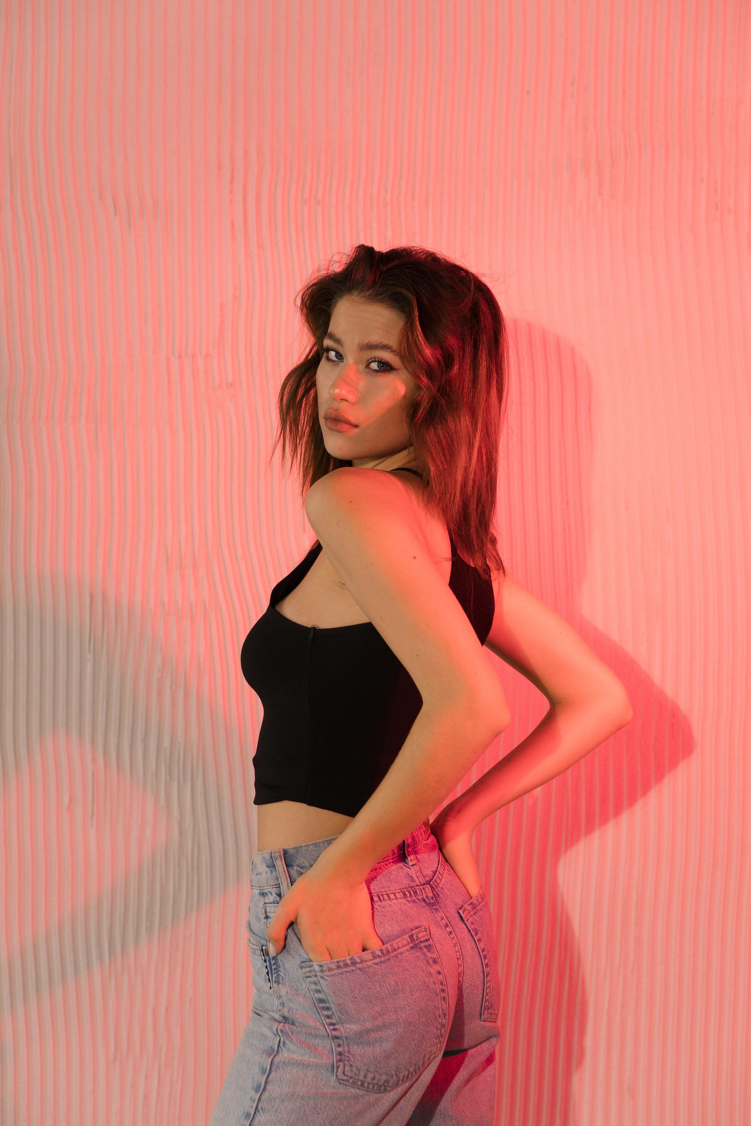 Ди. Главная