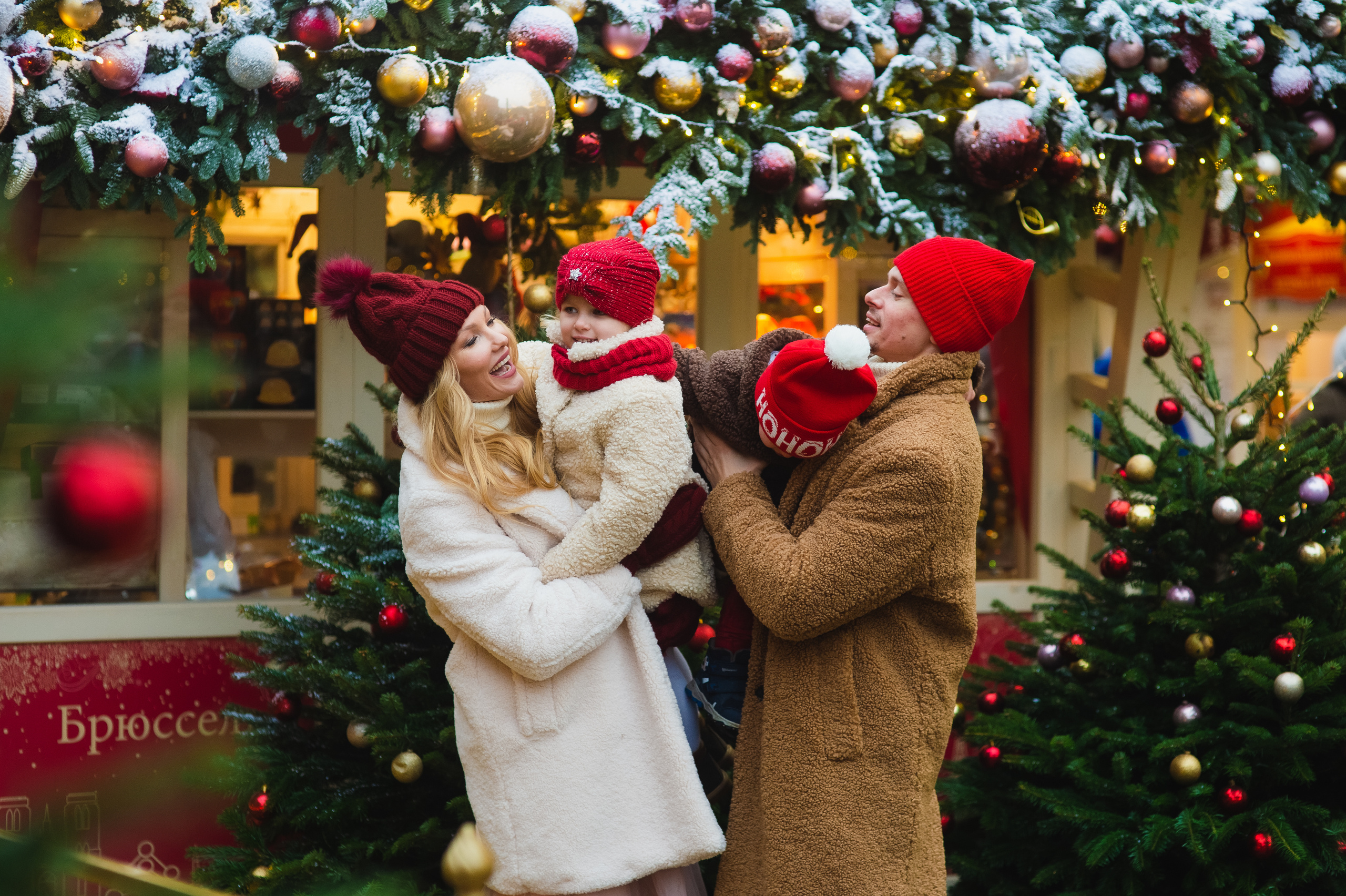 Новогодняя фотосессия на Красной площади для Екатерины и Игоря с детьми. Портретный фотограф в Москве, Московской области. Деловой портрет