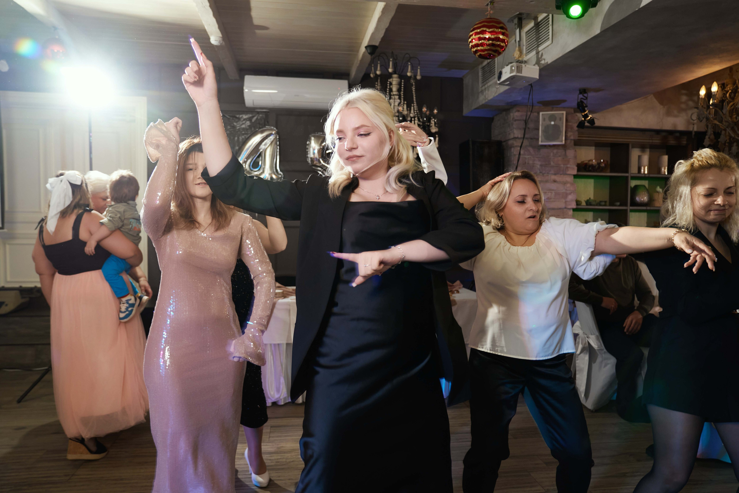 Репортажная фотосъёмка юбилея 45 лет в ресторане Стравинская гавань