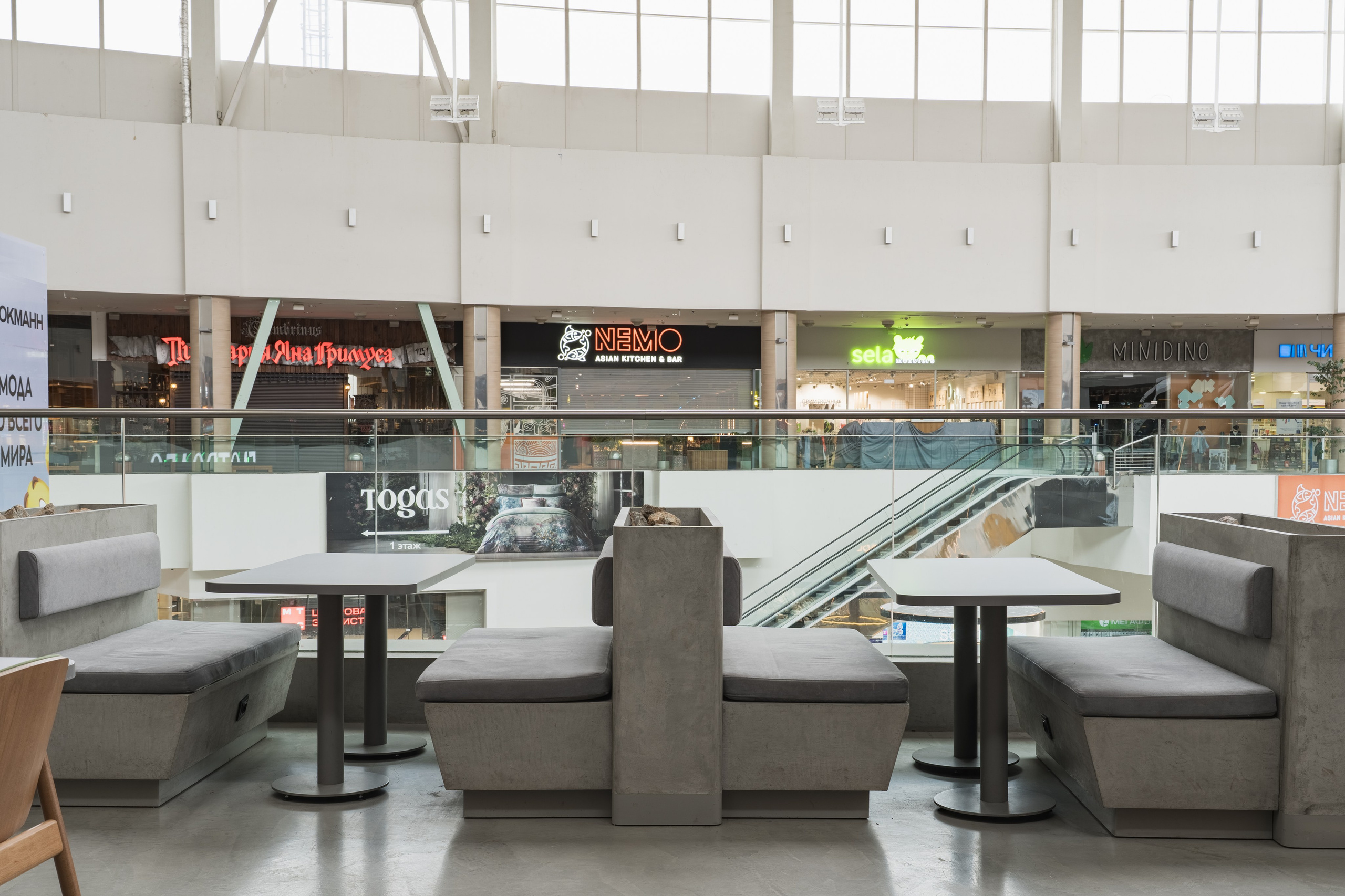 Фотосъемка Фудкорта ТРЦ «Планета». Интерьерный фотограф и ретушер в Красноярске Денис Антропов