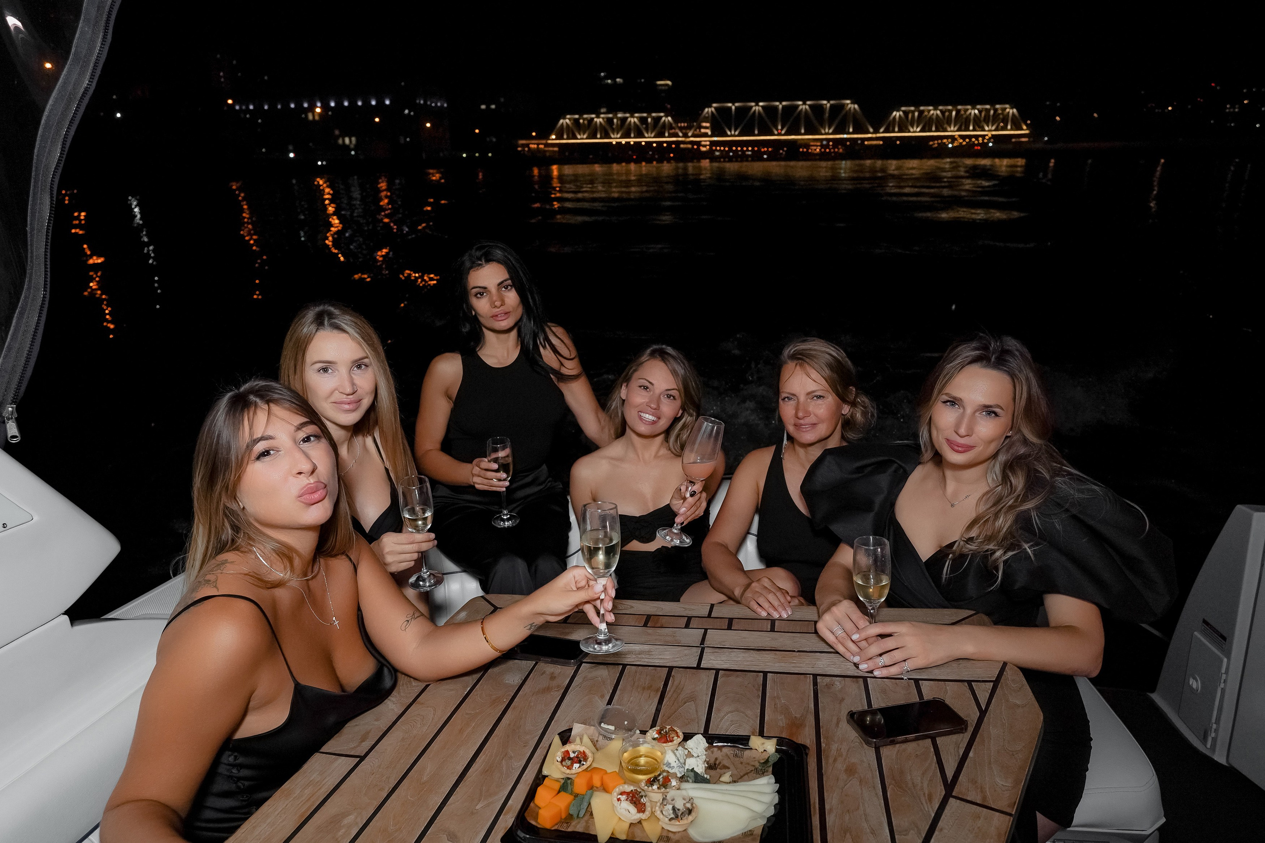 День Рождения на яхте. Свадебный фотограф Москва