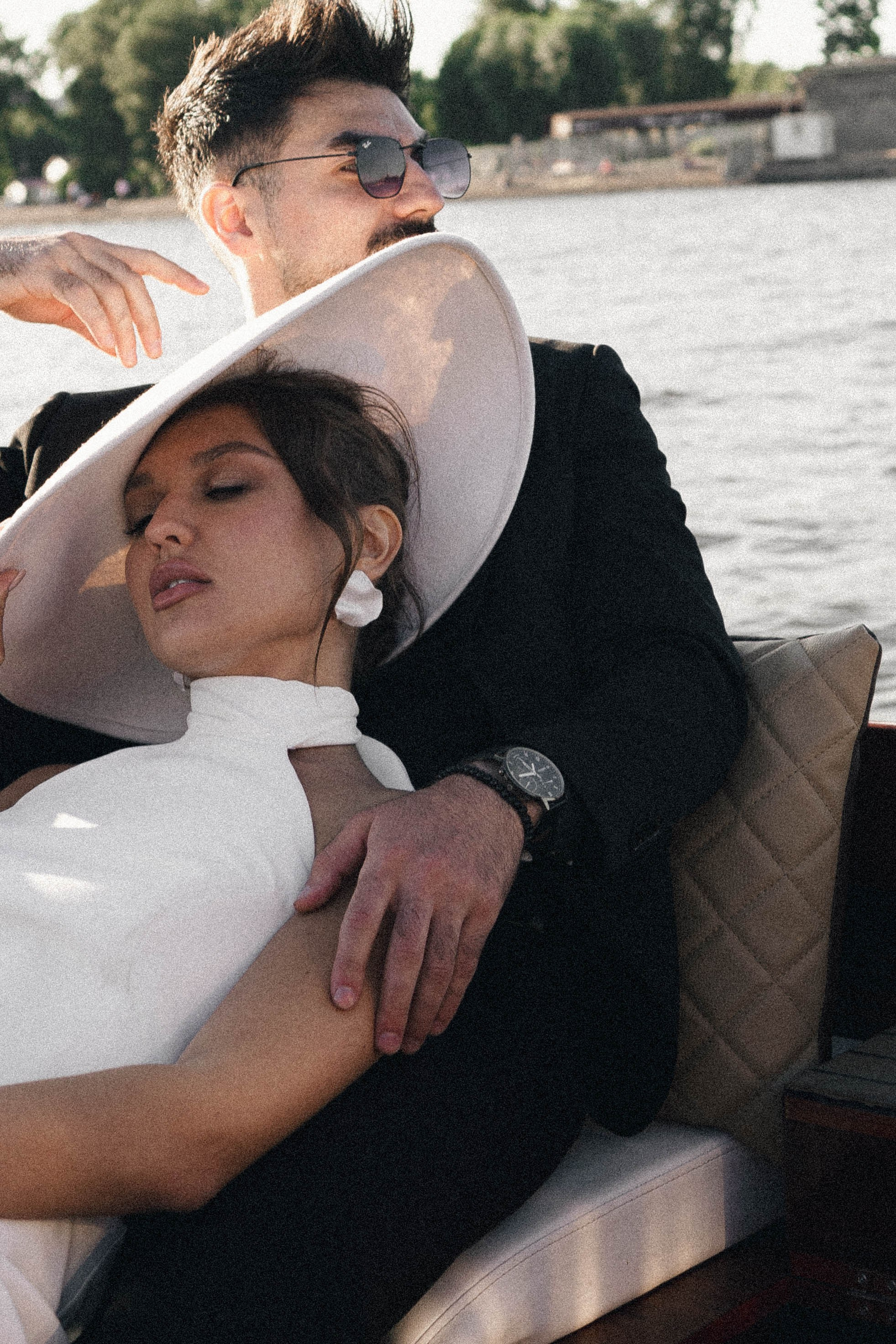 СВАДЕНБНАЯ СЬЕМКА НА КАТЕРЕ ПО КАНАЛАМ САНКТ-ПЕТЕРБУРГА И В АКВАТОРИИ НЕВЫ. Профессиональный фотограф, Санкт-Петербург — Виктория Богомолова