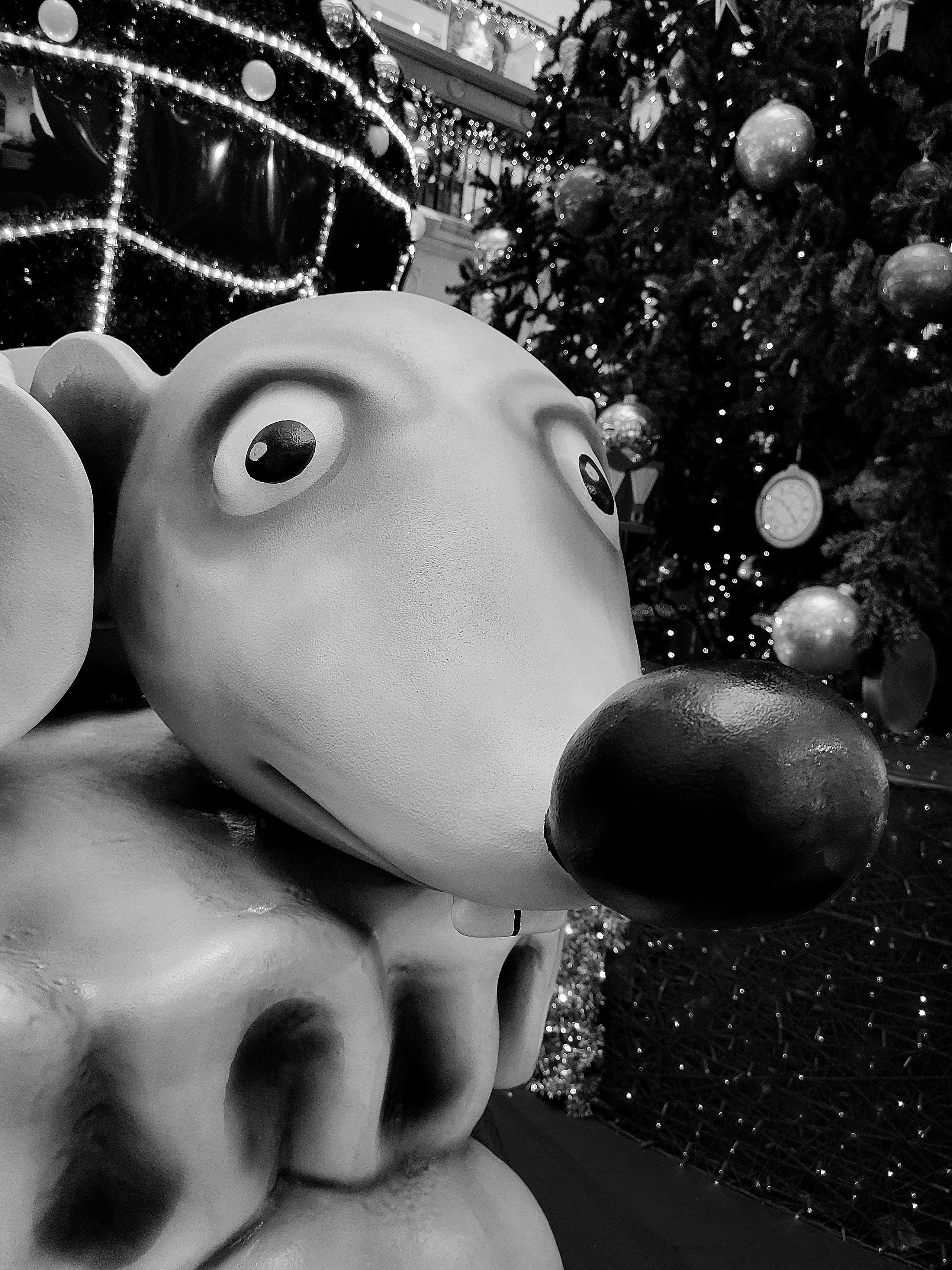 Предновогоднее из Детского мира. 30-ого сделали все основные дела. 31-ого начал со спорта - проплыл свою первую 10-ку в бассейне за 4 ч 24 мин. И дальше - с головой в отдых.