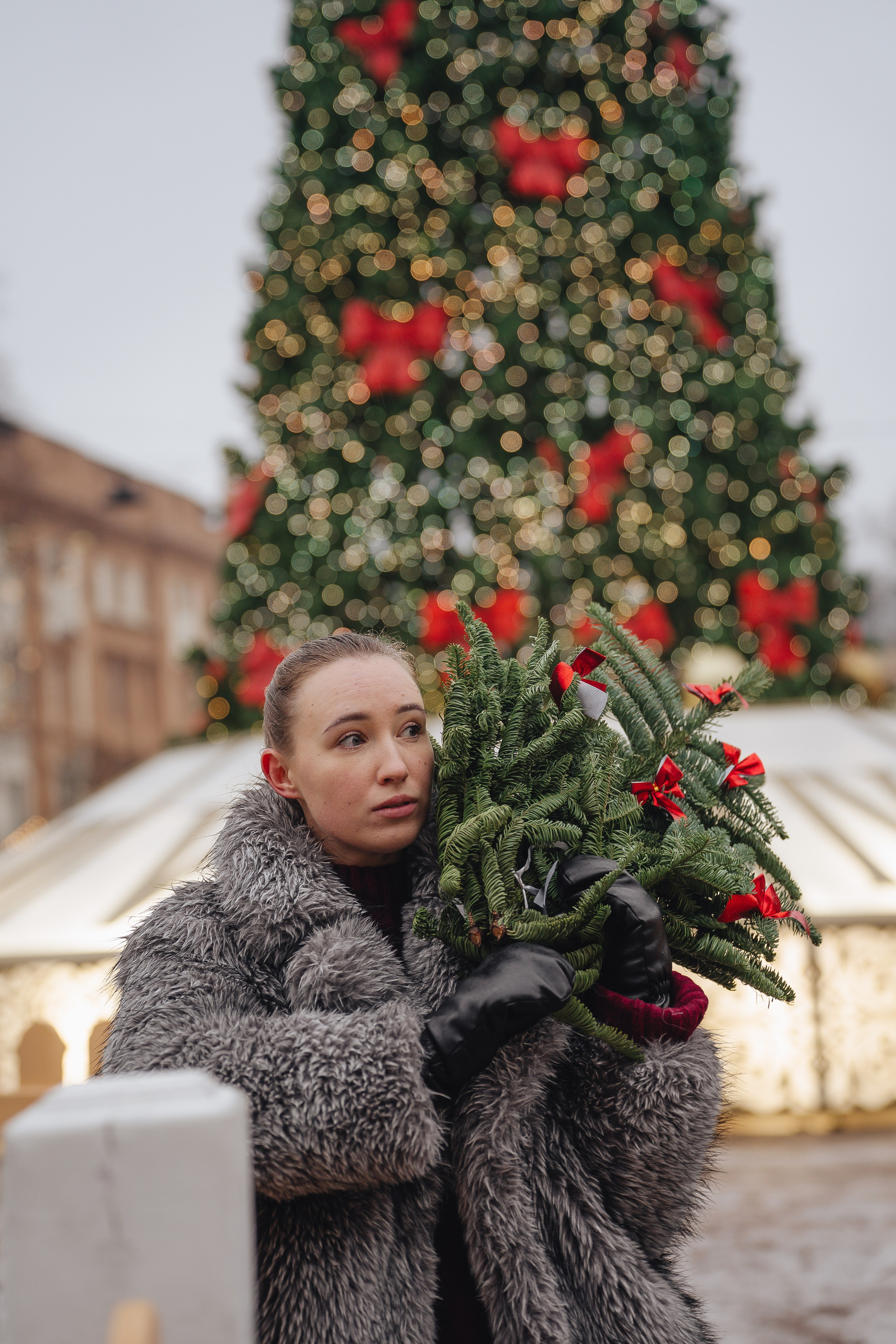 ПРОГУЛКА НА МАНЕЖНОЙ ПЛОЩАДИ ДЛЯ ДЕВУШКИ ПЕРЕД НОВЫМ ГОДОМ (НОВОГОДНЯЯ ФОТОСЕССИИЯ НА МАНЕЖНОЙ ПЛОЩАДИ). Профессиональный фотограф, Санкт-Петербург — Виктория Богомолова