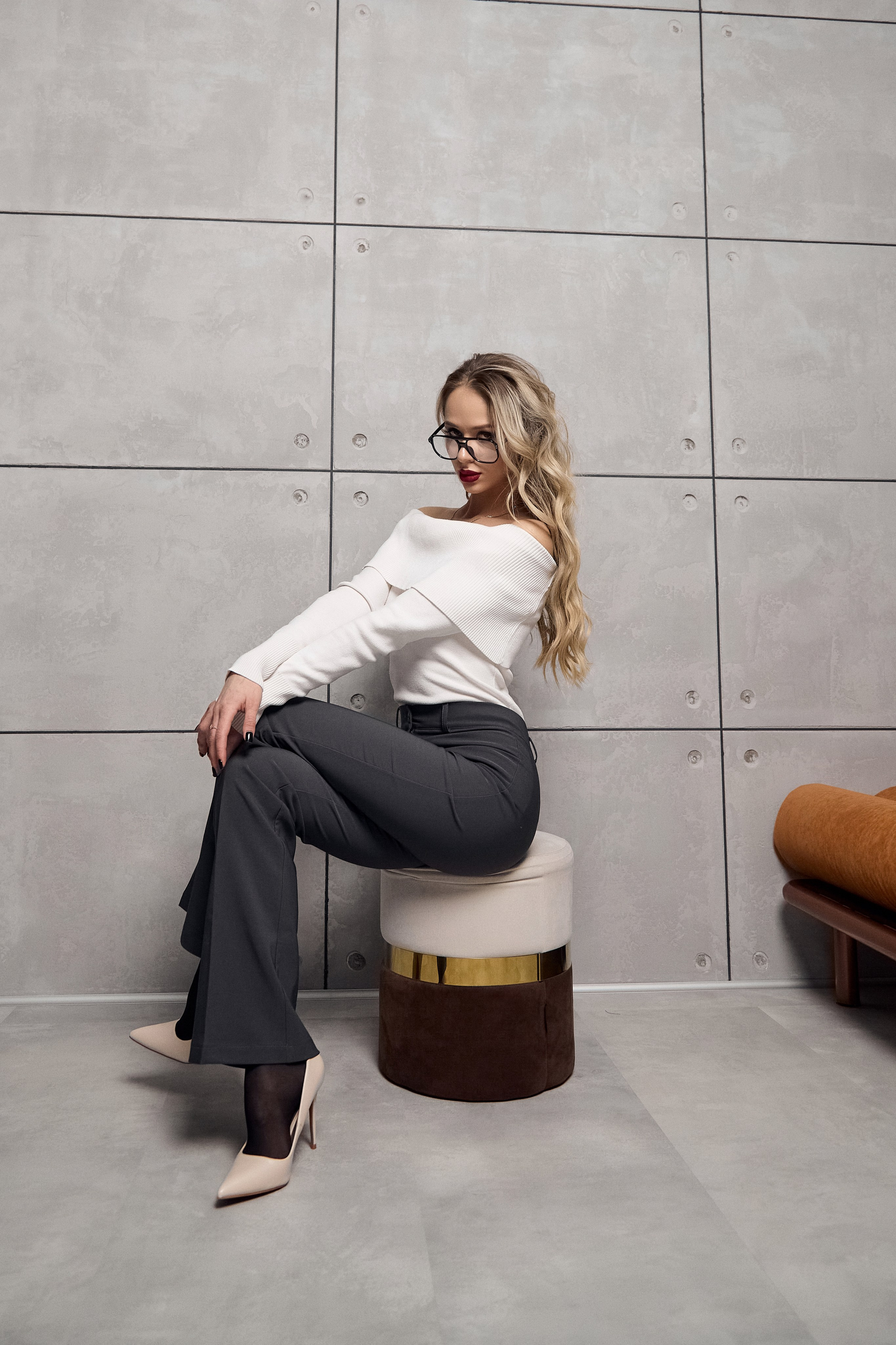 Стильная студийная фотосессия для девушек в Иваново. Портретный и свадебный фотограф в Иваново Максим Гаврилин