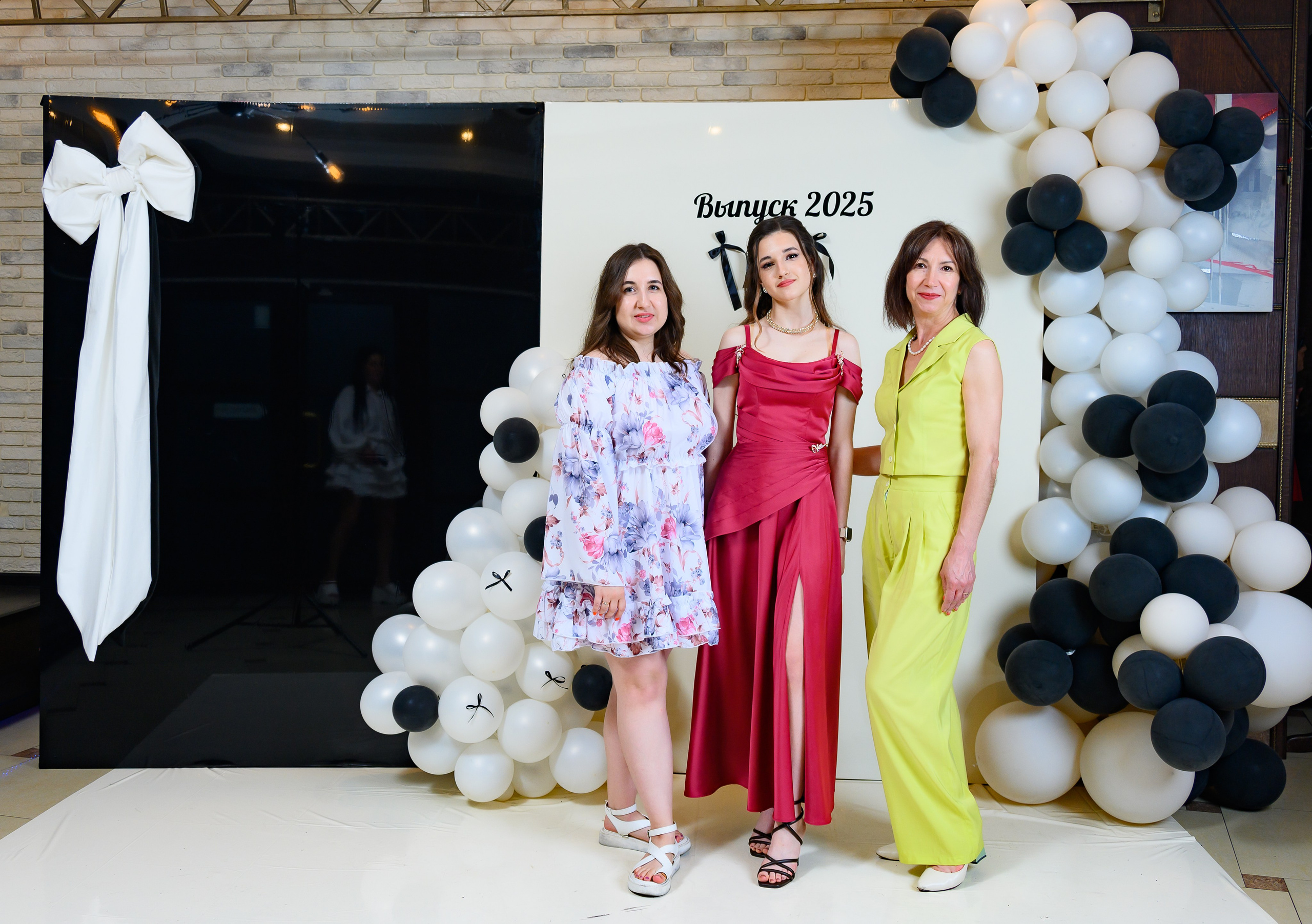 Выпускной 2025 11 кл. Семейный и детский фотограф в Новороссийске Лебедева Елена