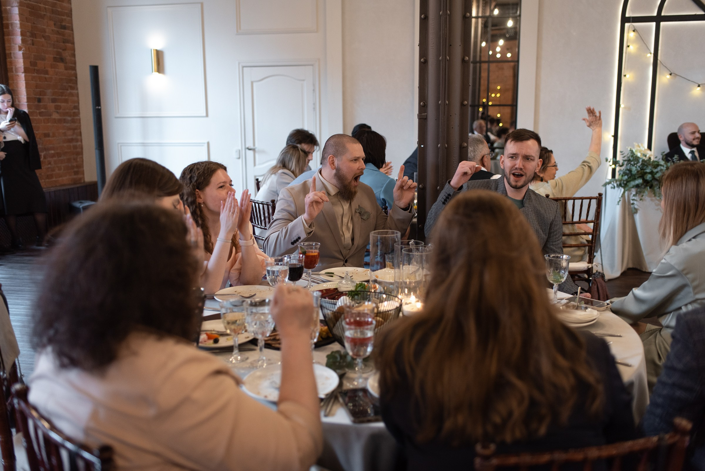 свадебный банкет в весеннем лофте