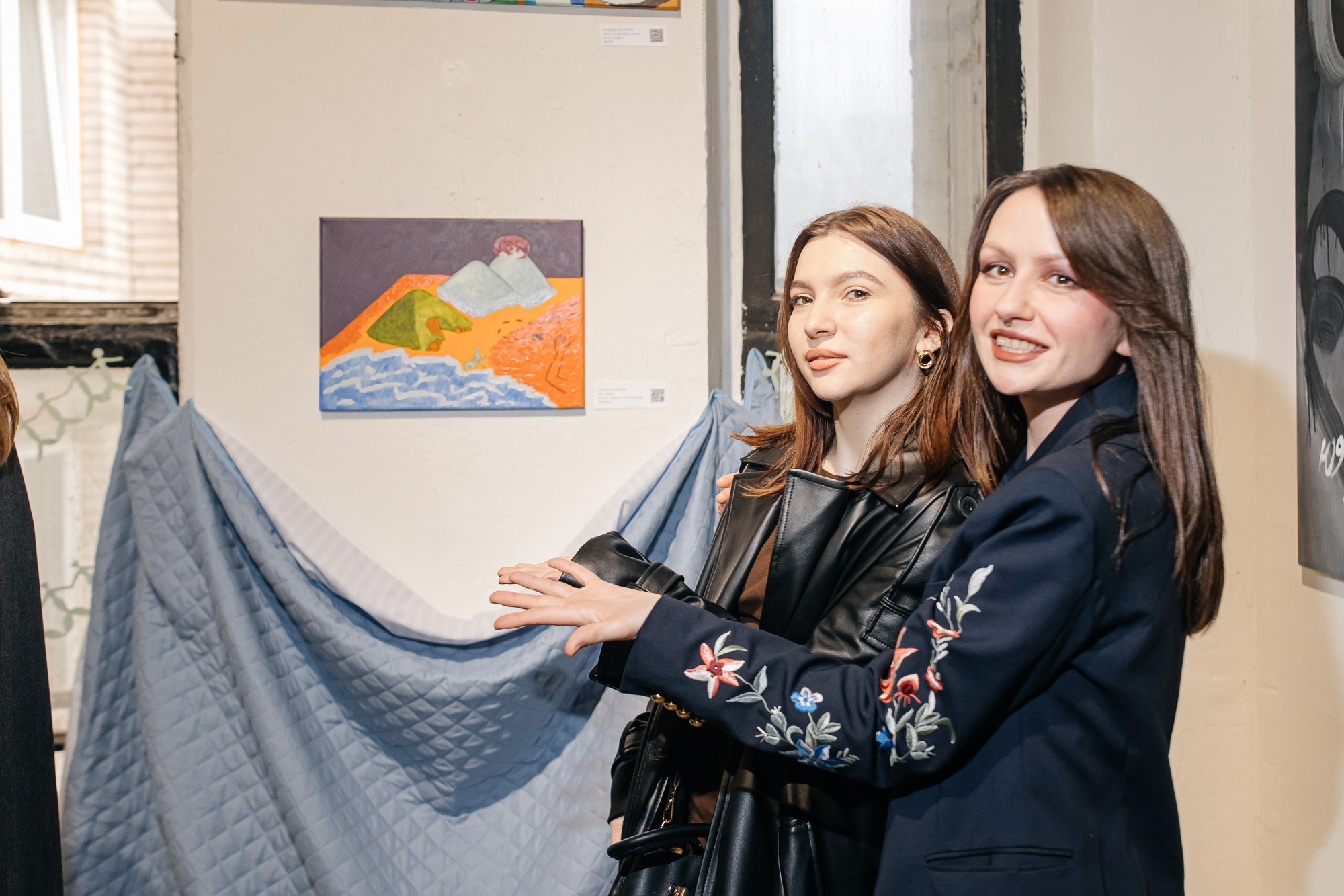 IZZI ROOM | Открытие выставки | май 2025. Репортажный фотограф в Санкт-Петербурге СПБ Алиса Ческидова на ваше мероприятие