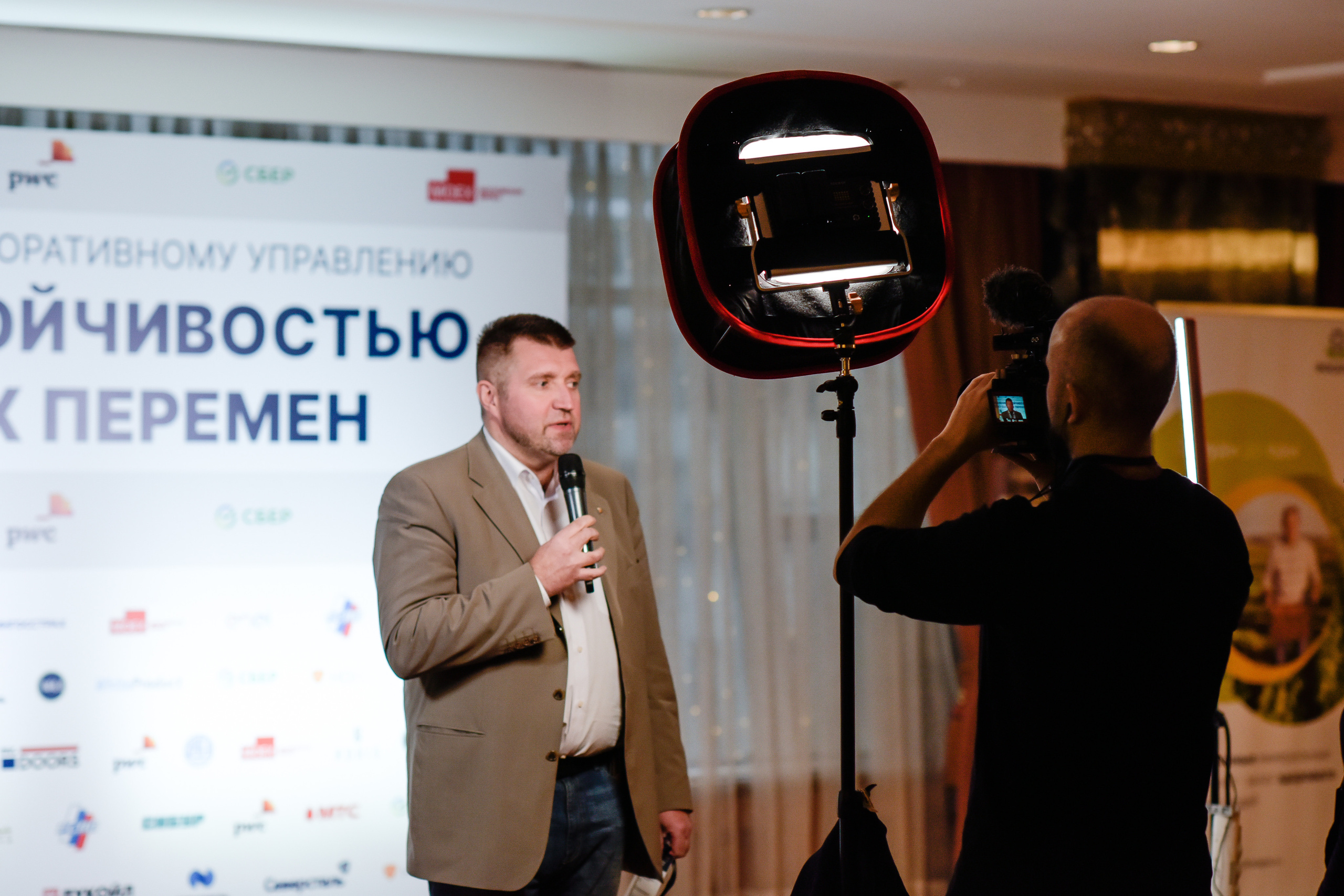 ФОРУМ. Фотограф для бизнесконтента, репортажей и семейного альбома в Москве