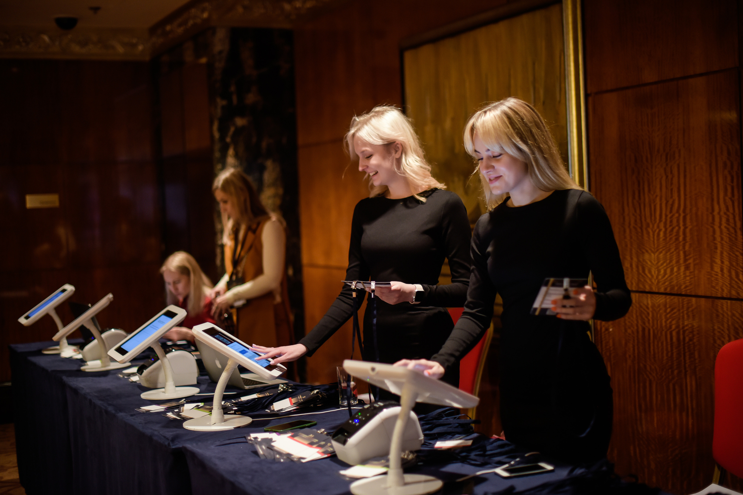 ФОРУМ. Фотограф для бизнесконтента, репортажей и семейного альбома в Москве