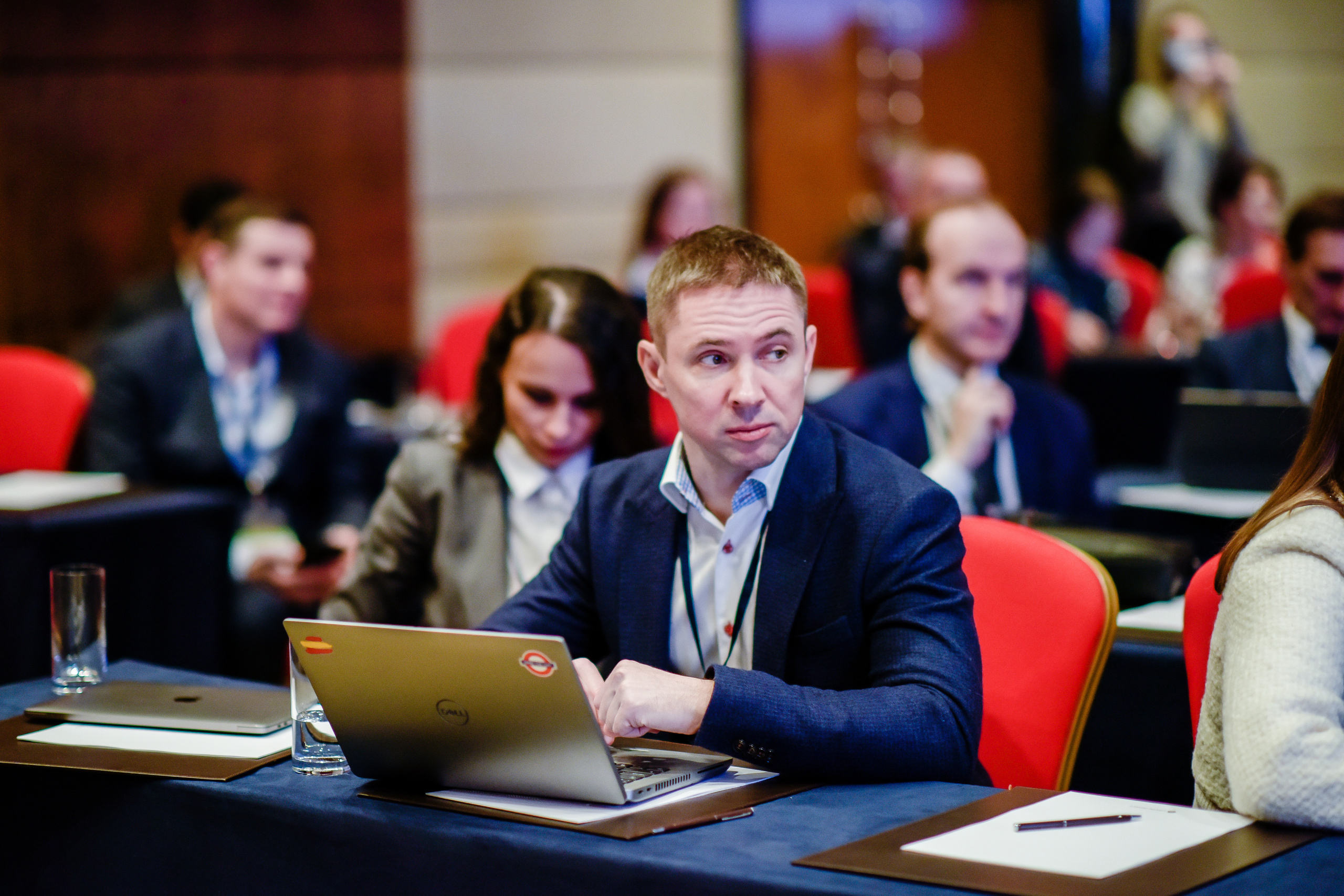 ФОРУМ. Фотограф для бизнесконтента, репортажей и семейного альбома в Москве