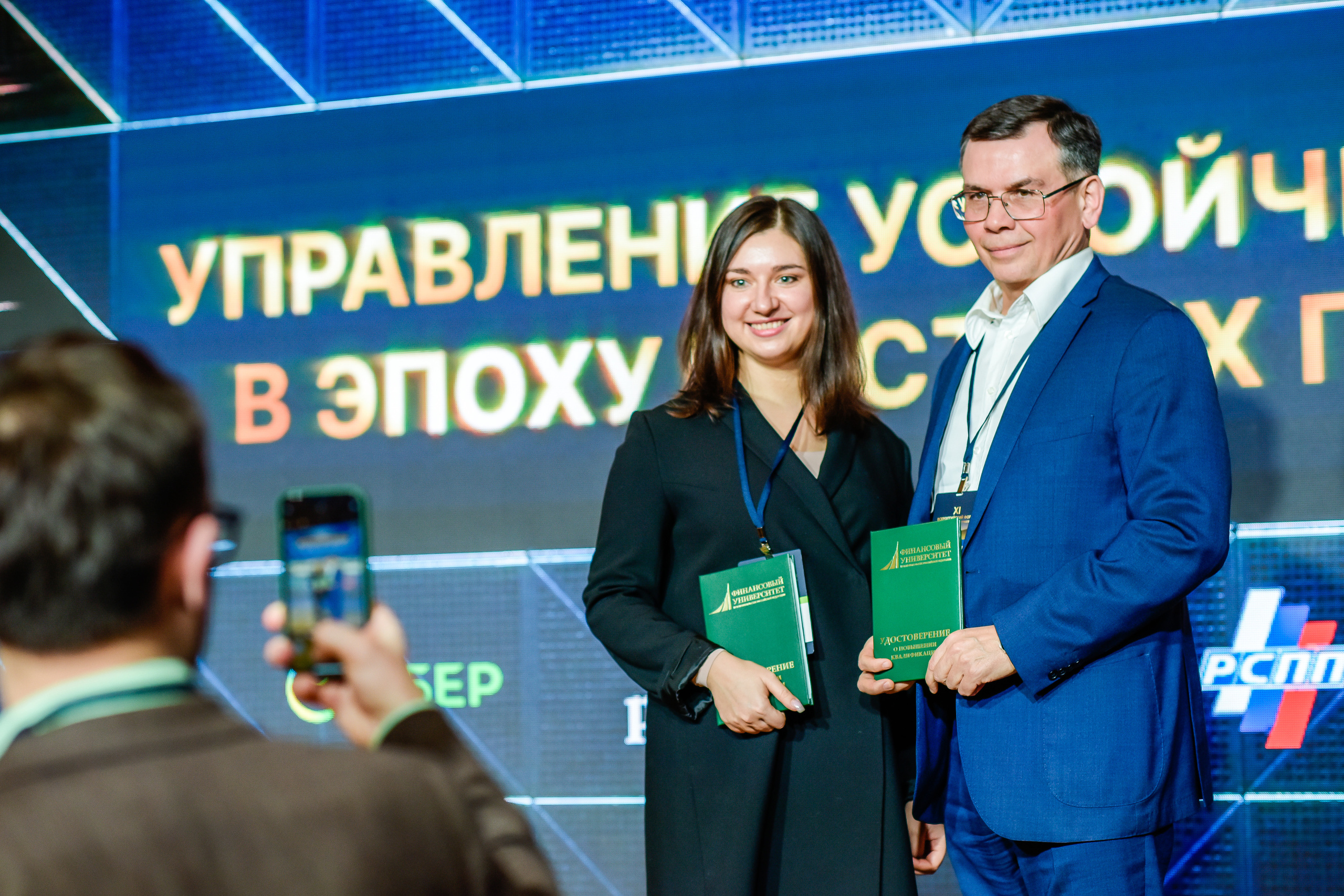 ФОРУМ. Фотограф для бизнесконтента, репортажей и семейного альбома в Москве