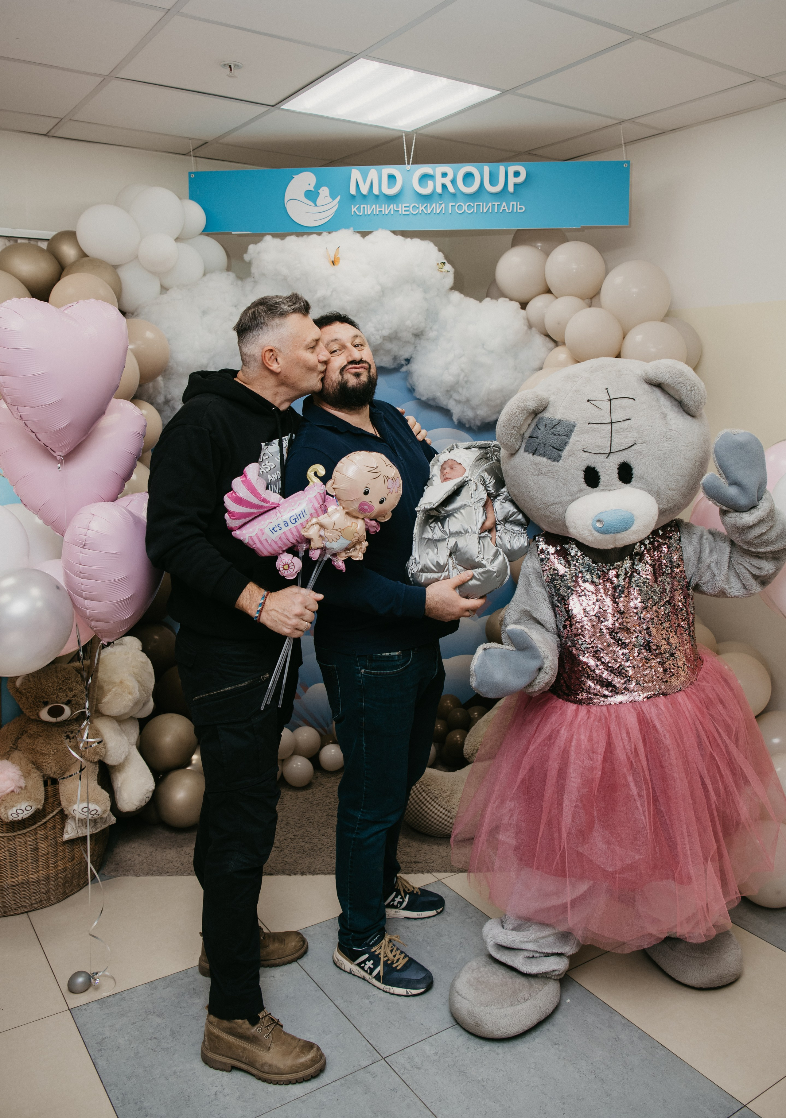 Выписка Сарочки. Мать и дитя на Севастопольском. Фотограф на выписку из роддома в Москве и МО