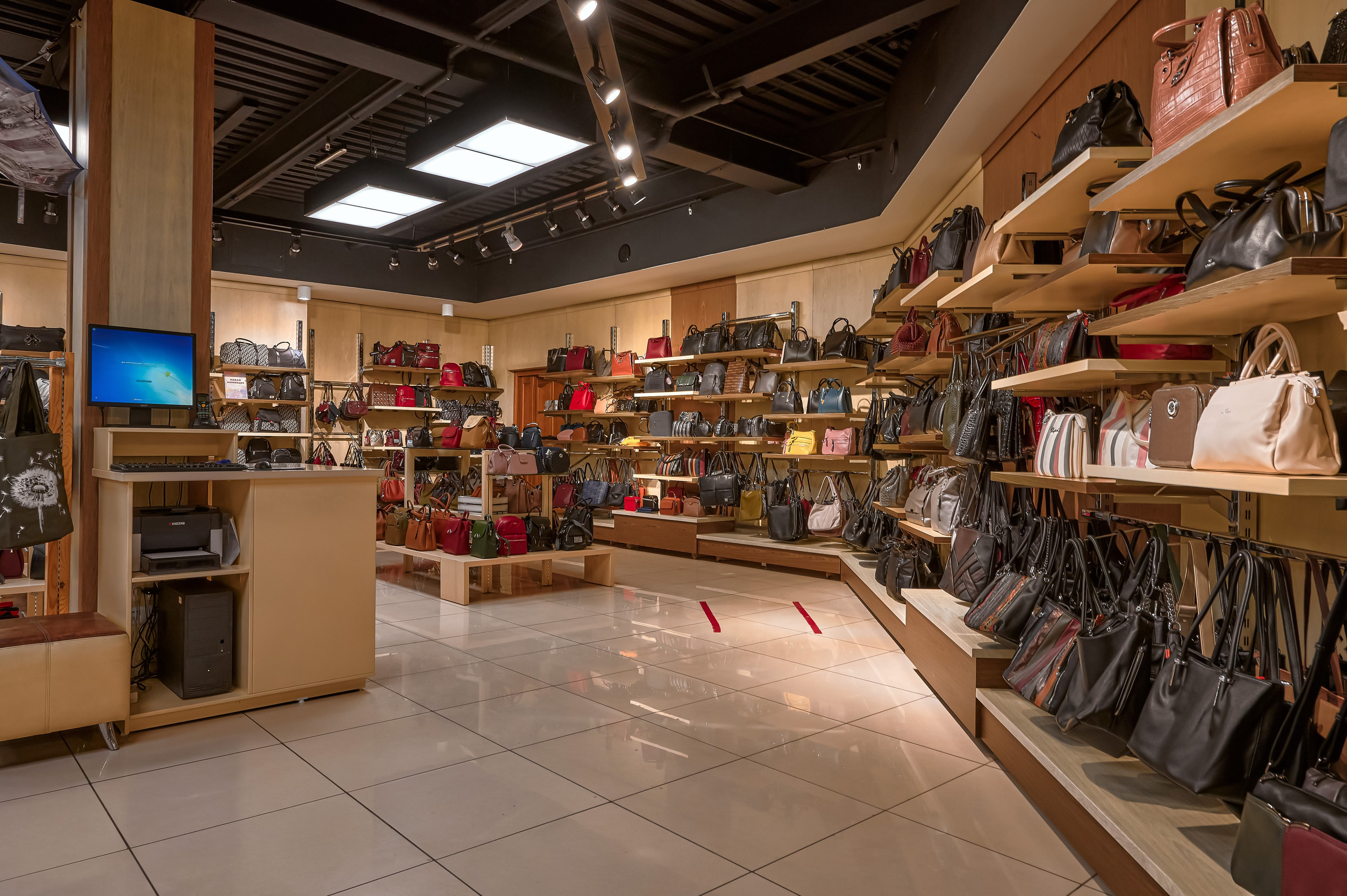 Портфолио по интерьерной и экстерьерной фотосъёмки: Мир сумок — Левый берег. Фотограф Яковлев Роман — Красноярск