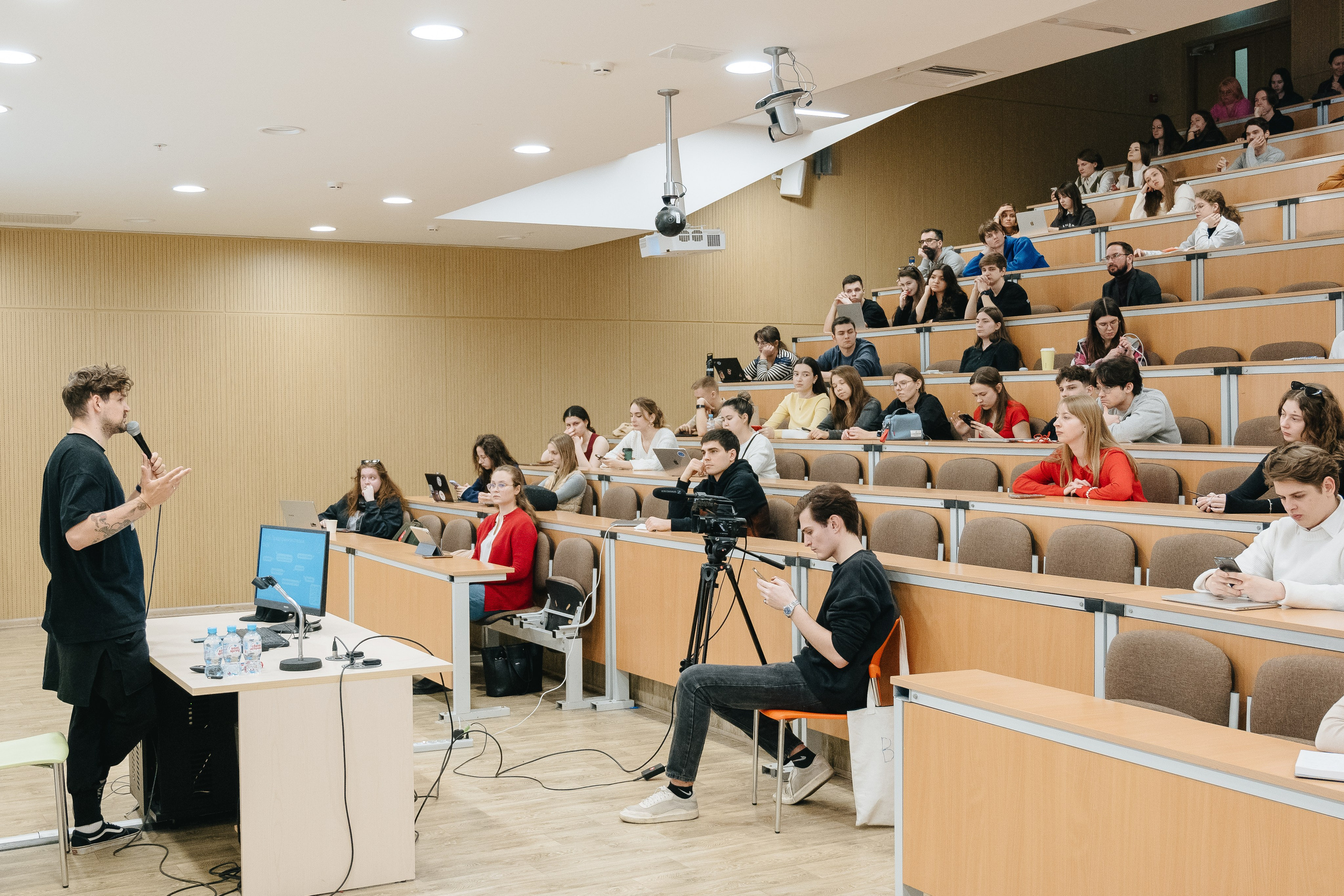 Встреча с Олегом Титовым, креативным продюсером Medium Quality. Даниил Сергеев: репортажный фотограф