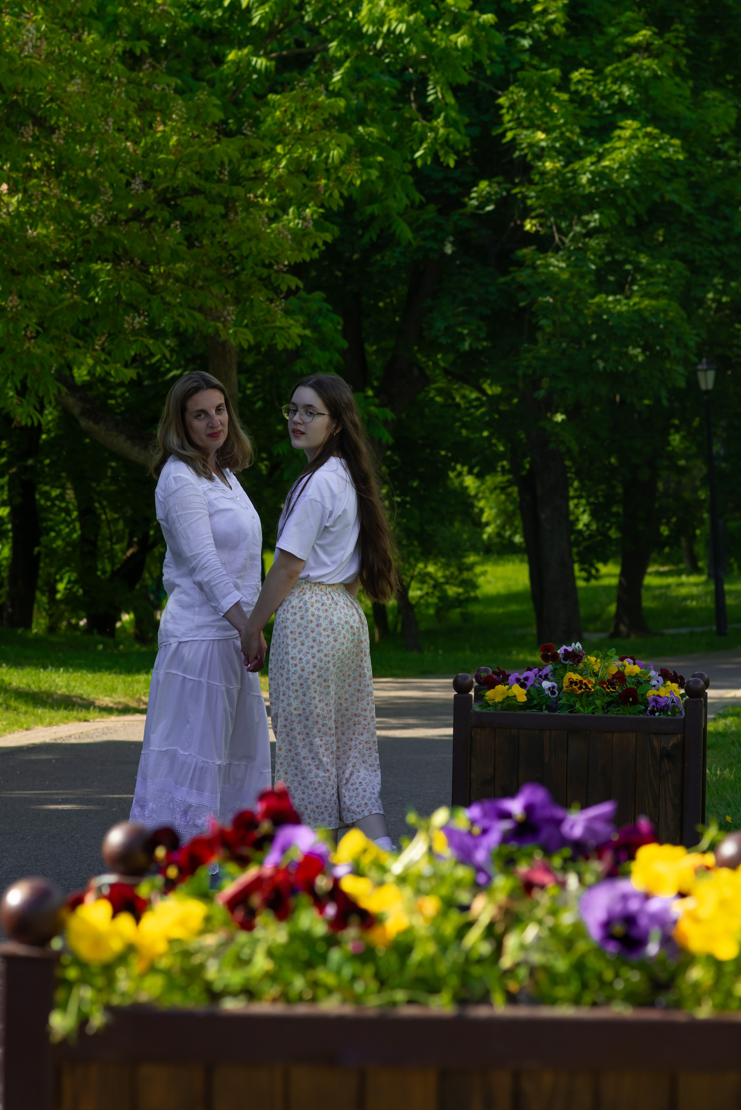 Мама и дочь в Лошицком парке. Фотограф Крещения и Венчания. Минск и другие города. Почтенная Наташа